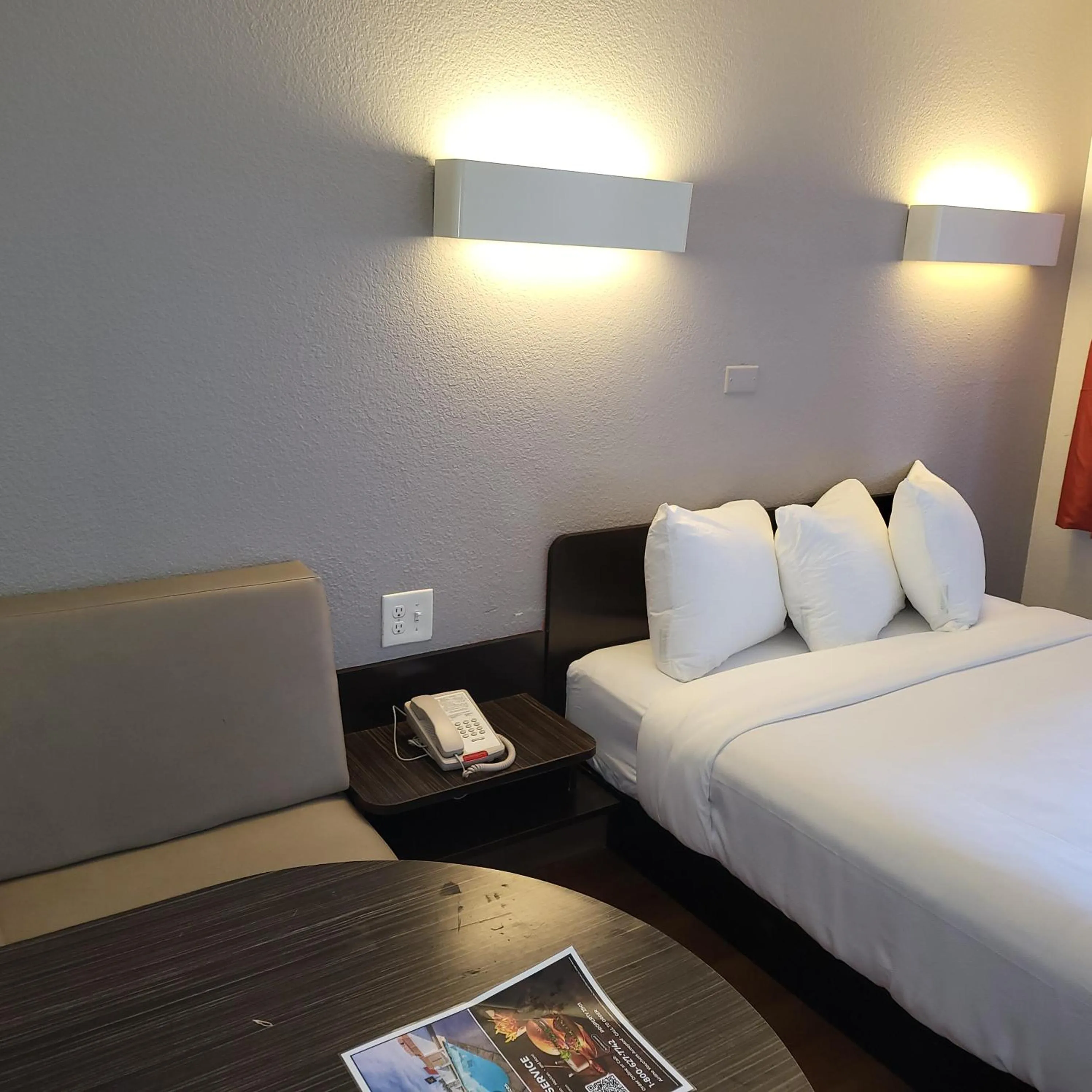 Bed in Motel 6-Santa Clara, CA