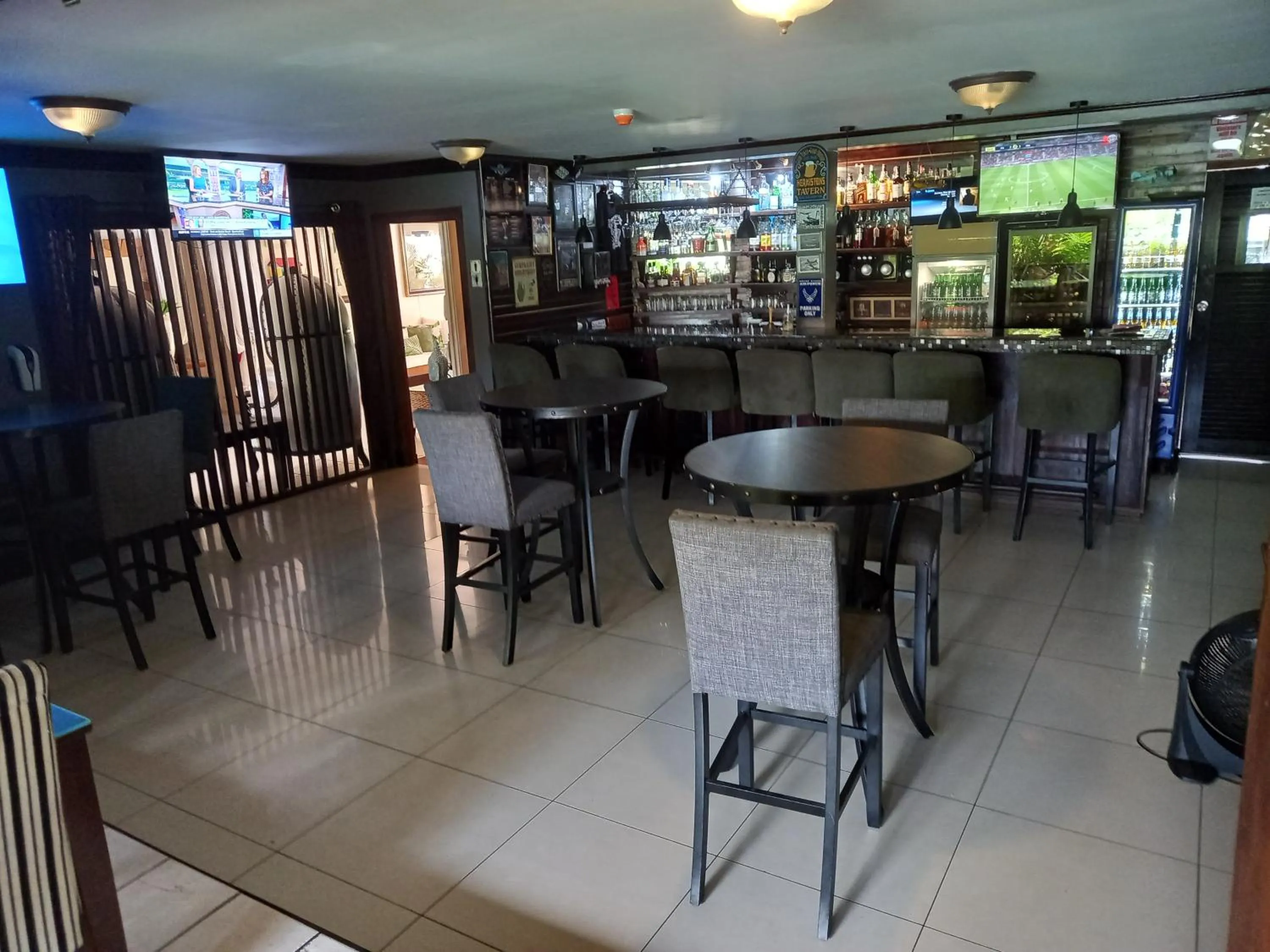 Restaurant/places to eat in Harmony Marina Suites