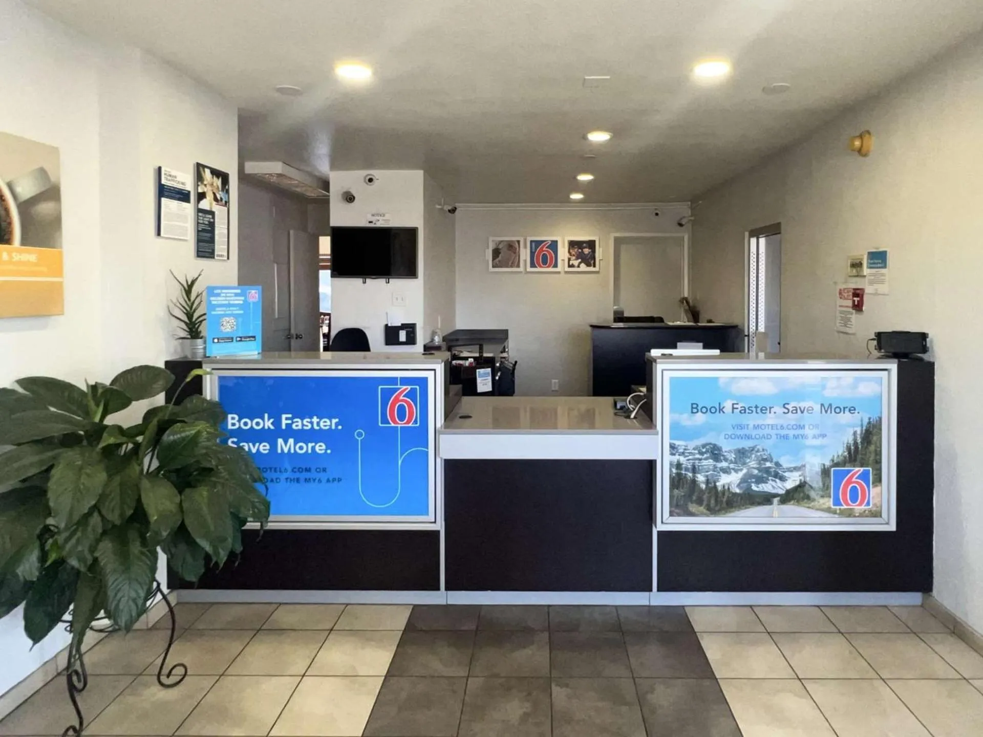 Lobby or reception in Motel 6-Tulare, CA