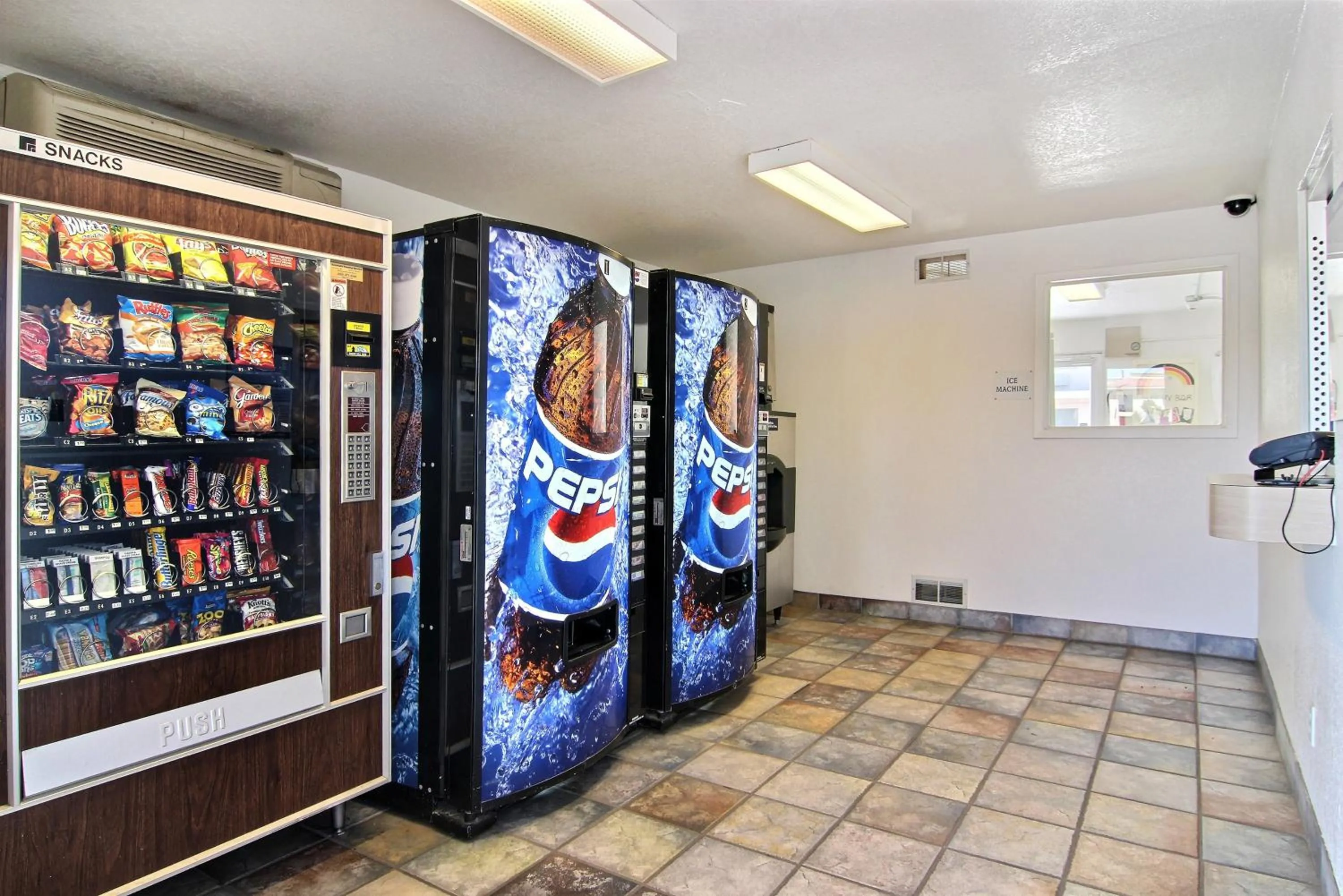 Food and drinks in Motel 6-Santa Rosa, NM