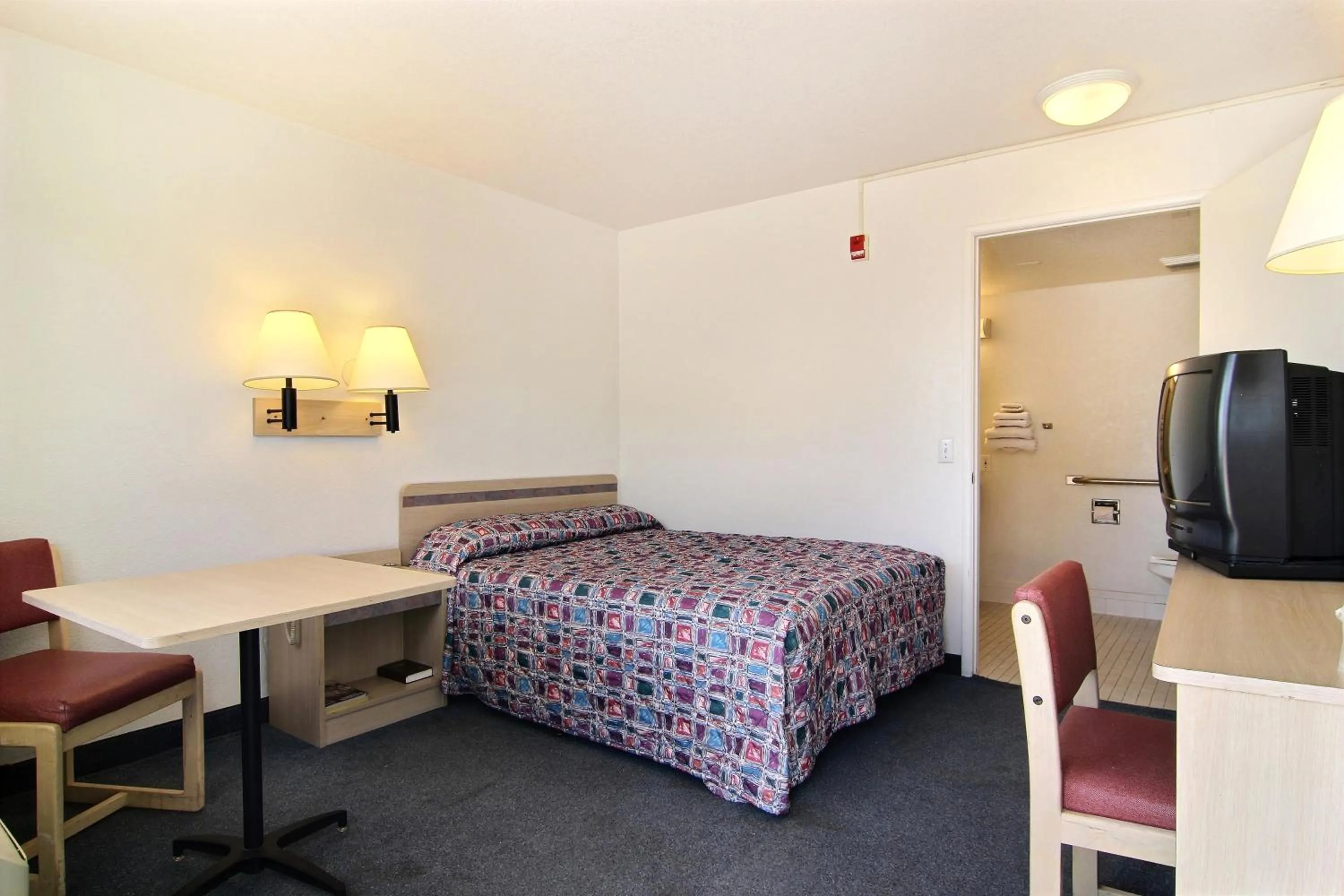 Bedroom, Bed in Motel 6-Santa Rosa, NM