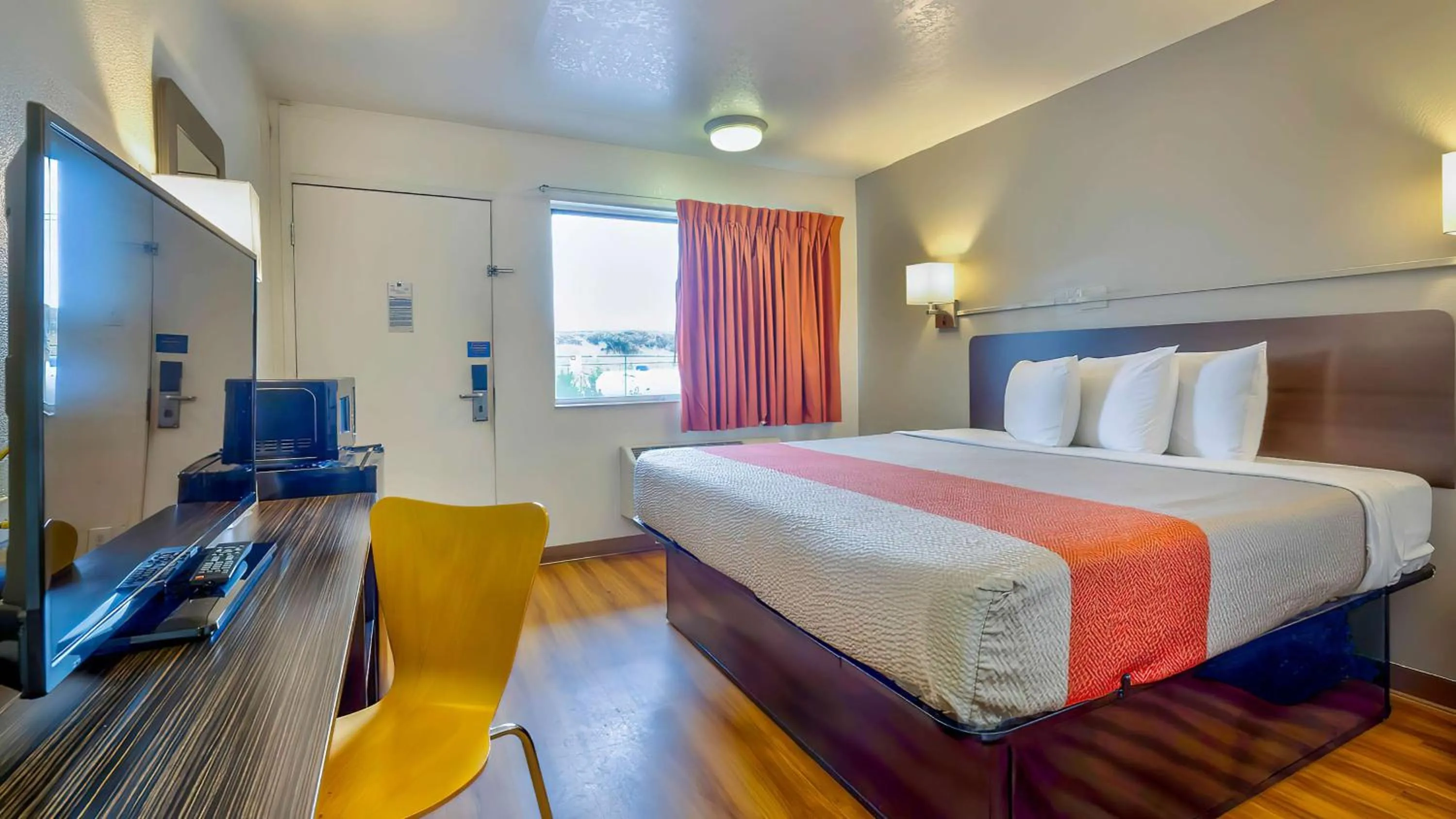 Bedroom, Bed in Motel 6-Santa Rosa, NM