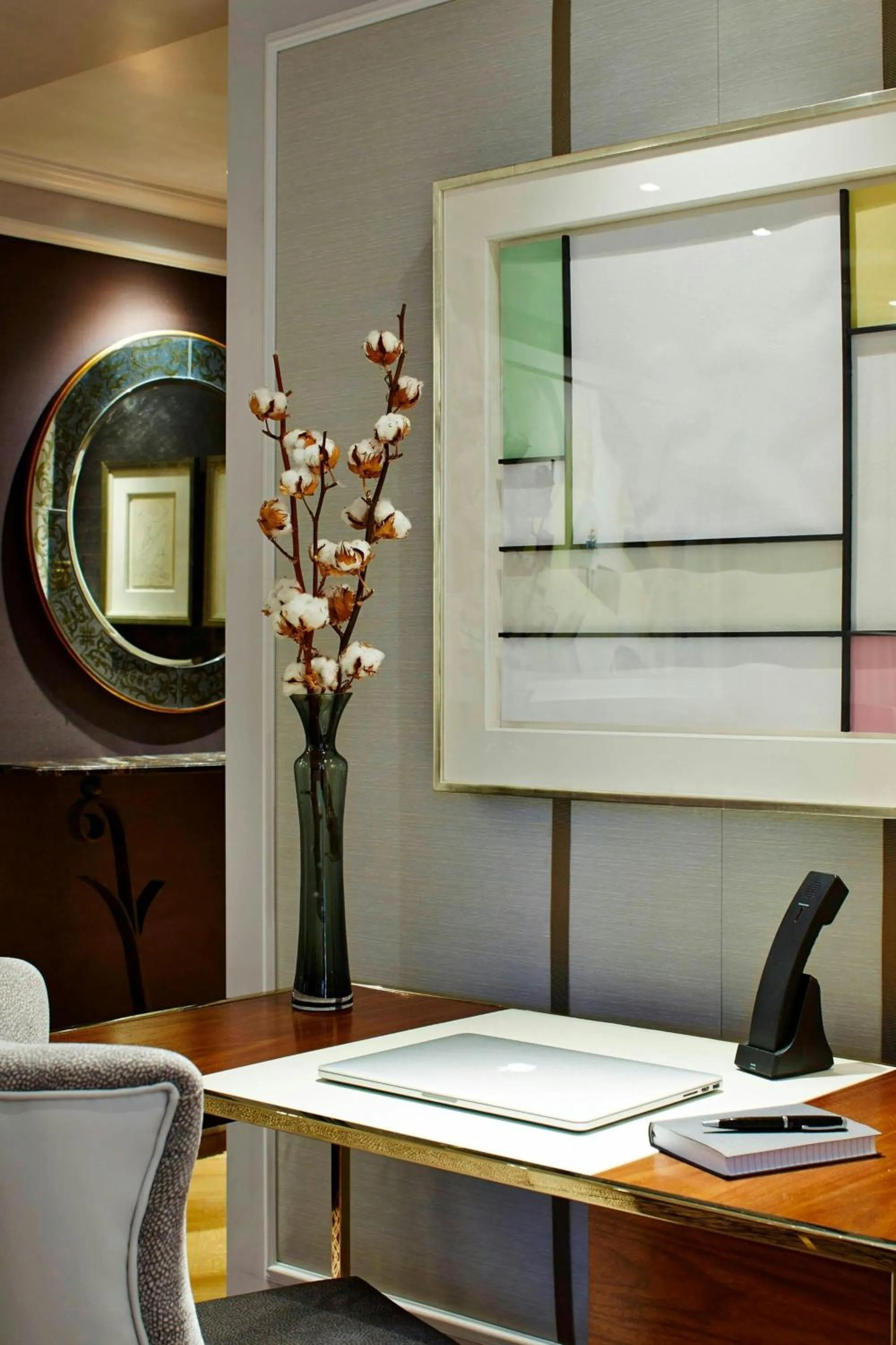 Photo of the whole room in London Marriott Hotel Park Lane