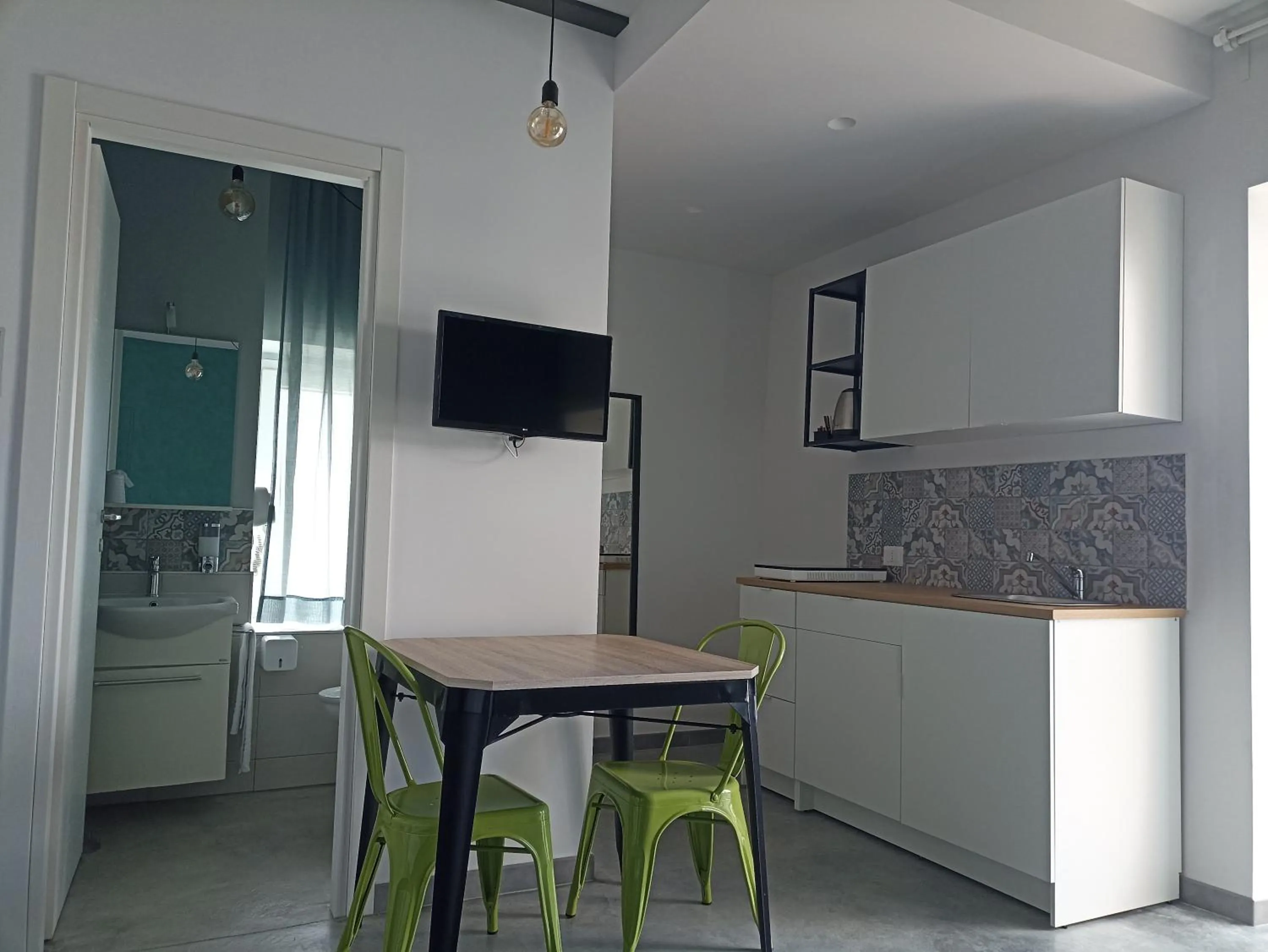 Kitchen or kitchenette in Al Faro Bianco B&B e Residence con parcheggio