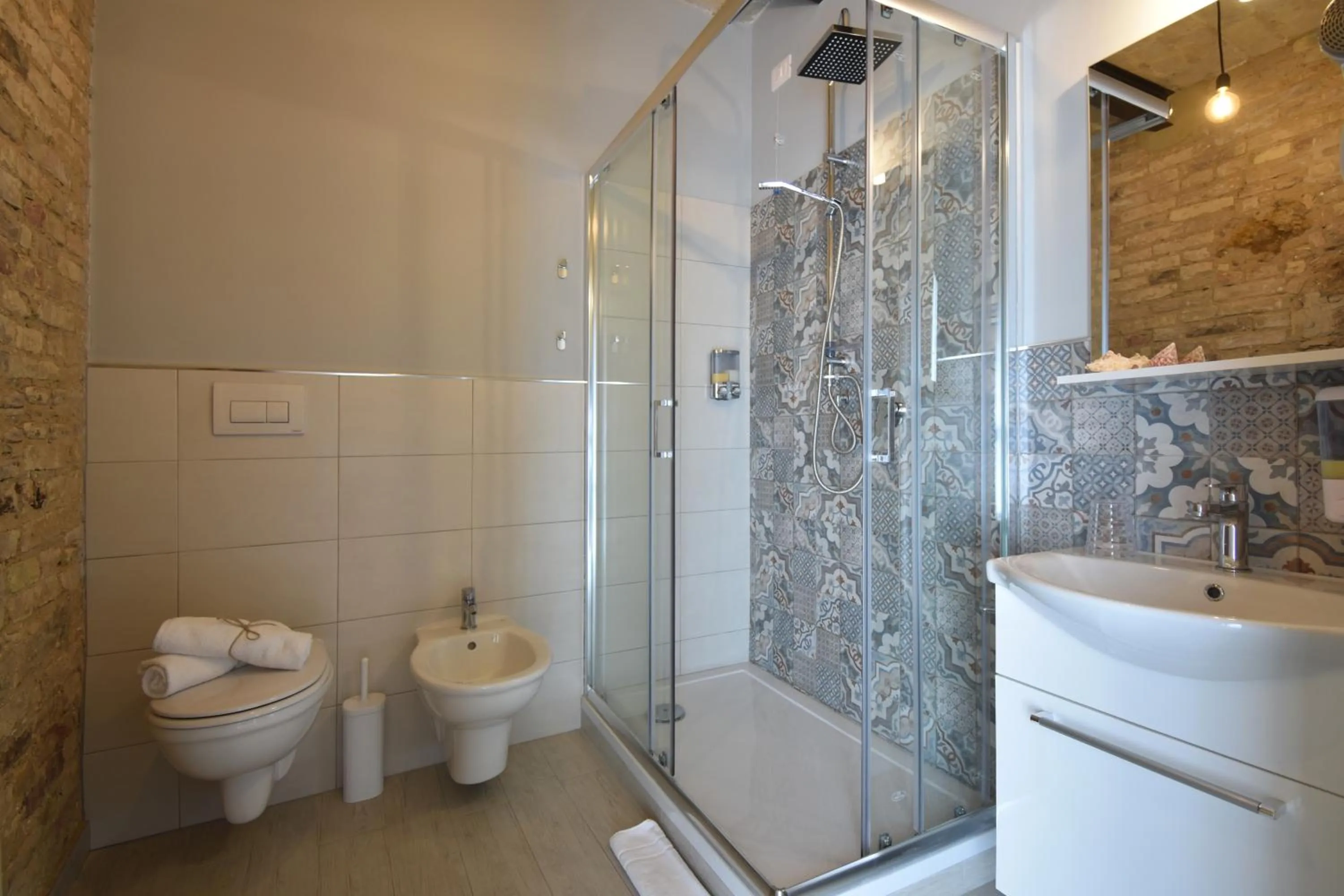 Shower in Al Faro Bianco B&B e Residence con parcheggio