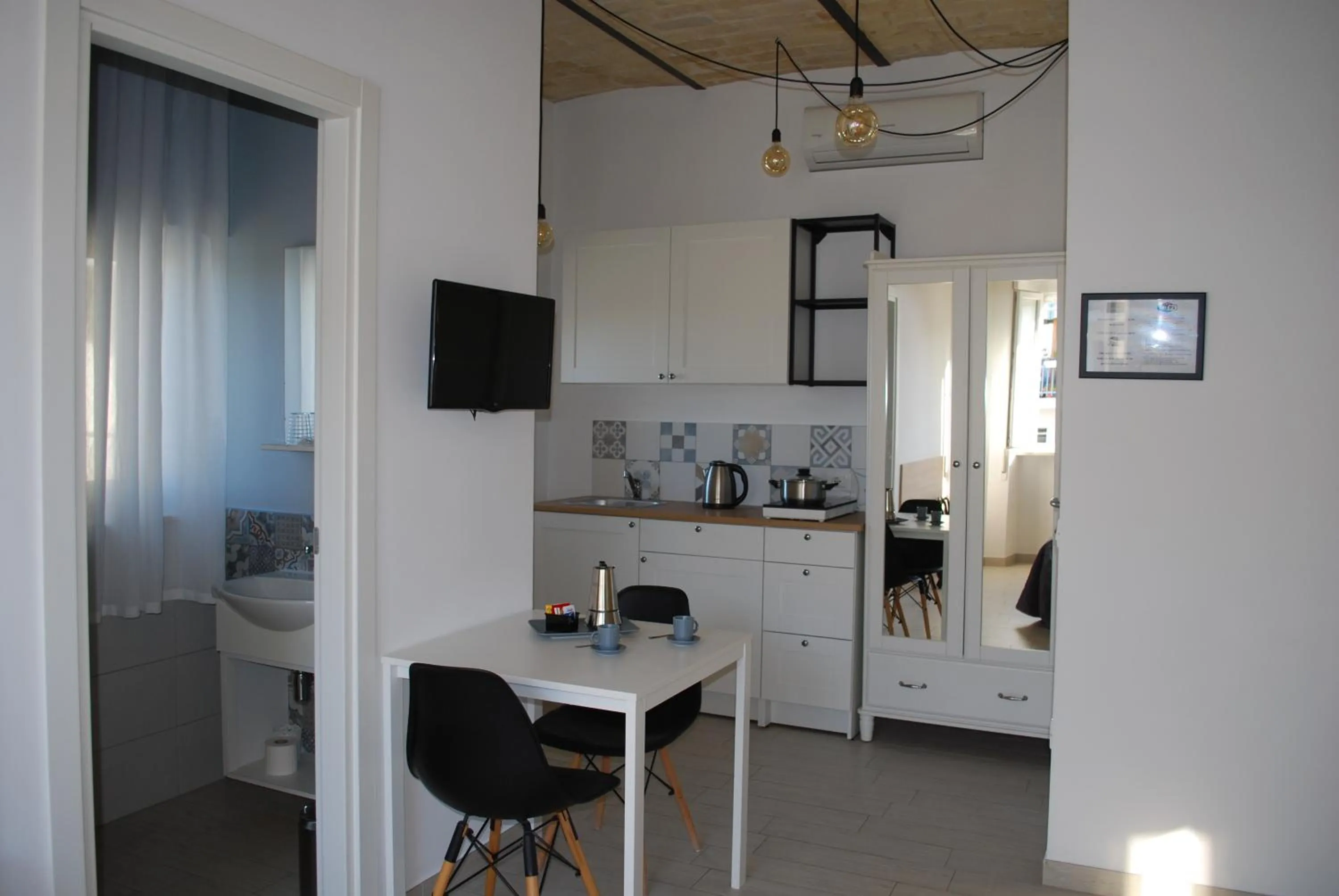 Kitchen or kitchenette in Al Faro Bianco B&B e Residence con parcheggio