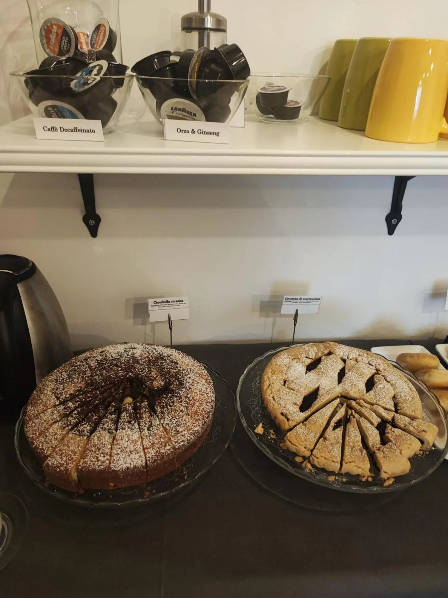 Breakfast in Al Faro Bianco B&B e Residence con parcheggio