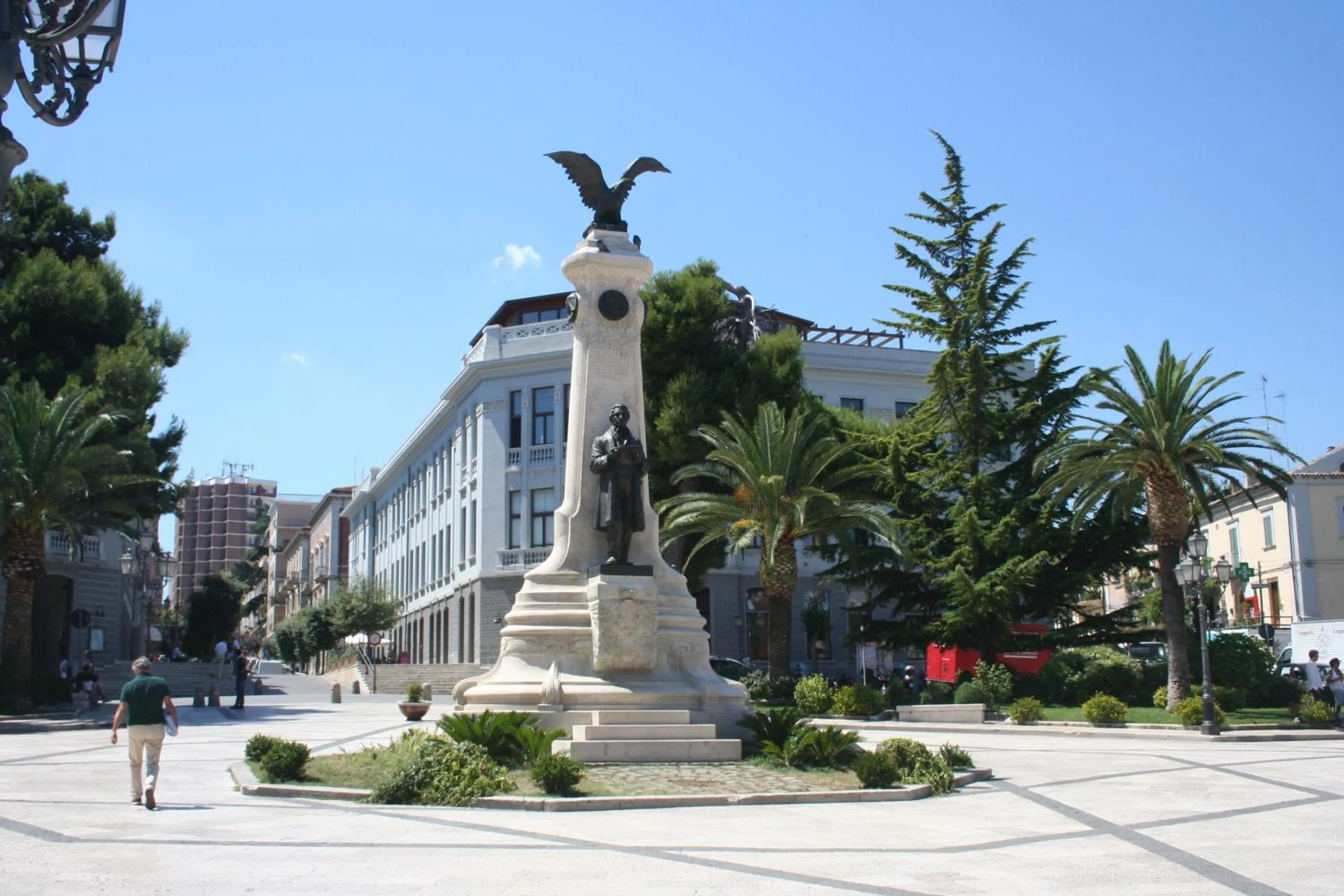 Shopping Area in Al Faro Bianco B&B e Residence con parcheggio