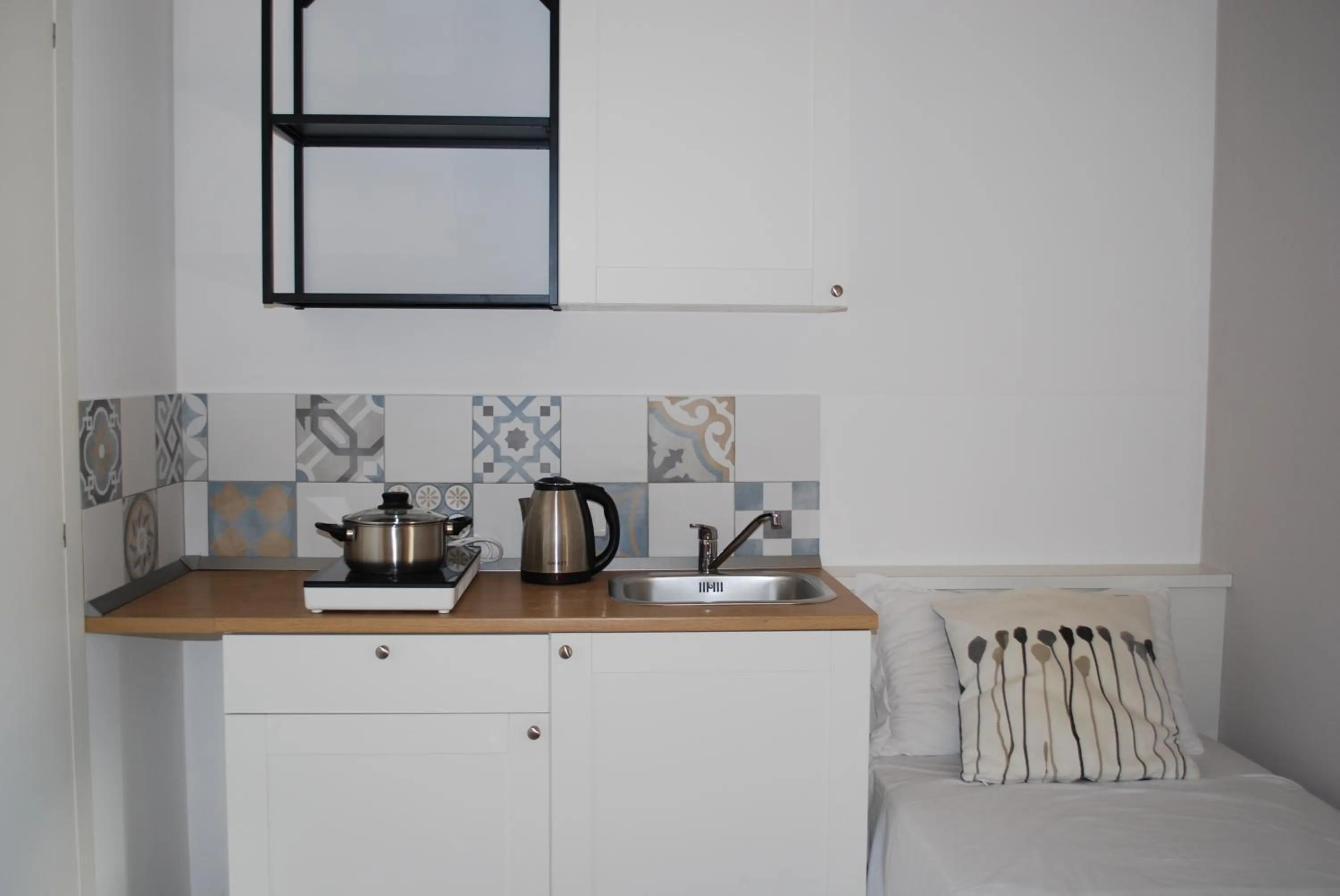 Kitchen or kitchenette in Al Faro Bianco B&B e Residence con parcheggio