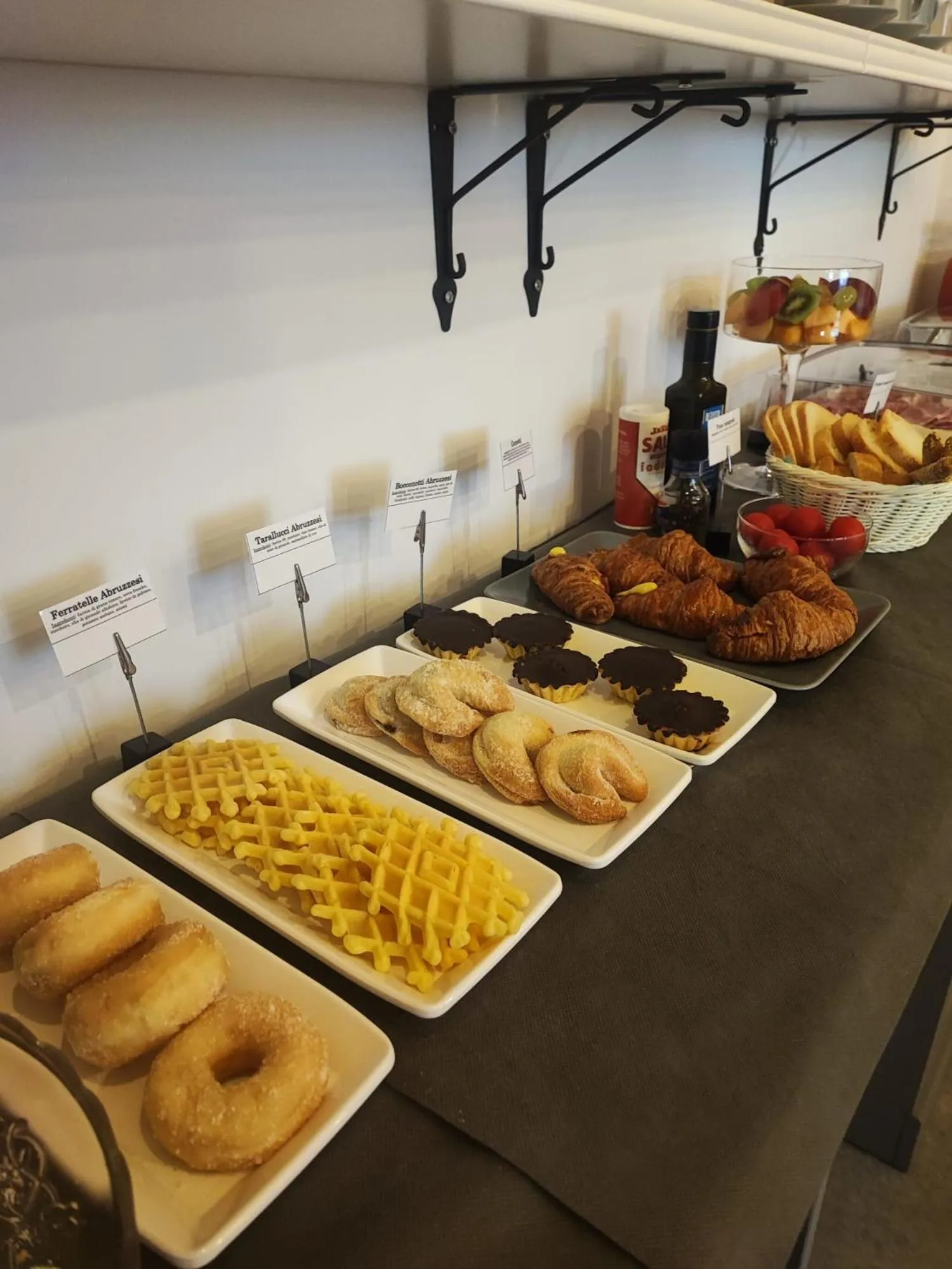 Breakfast in Al Faro Bianco B&B e Residence con parcheggio