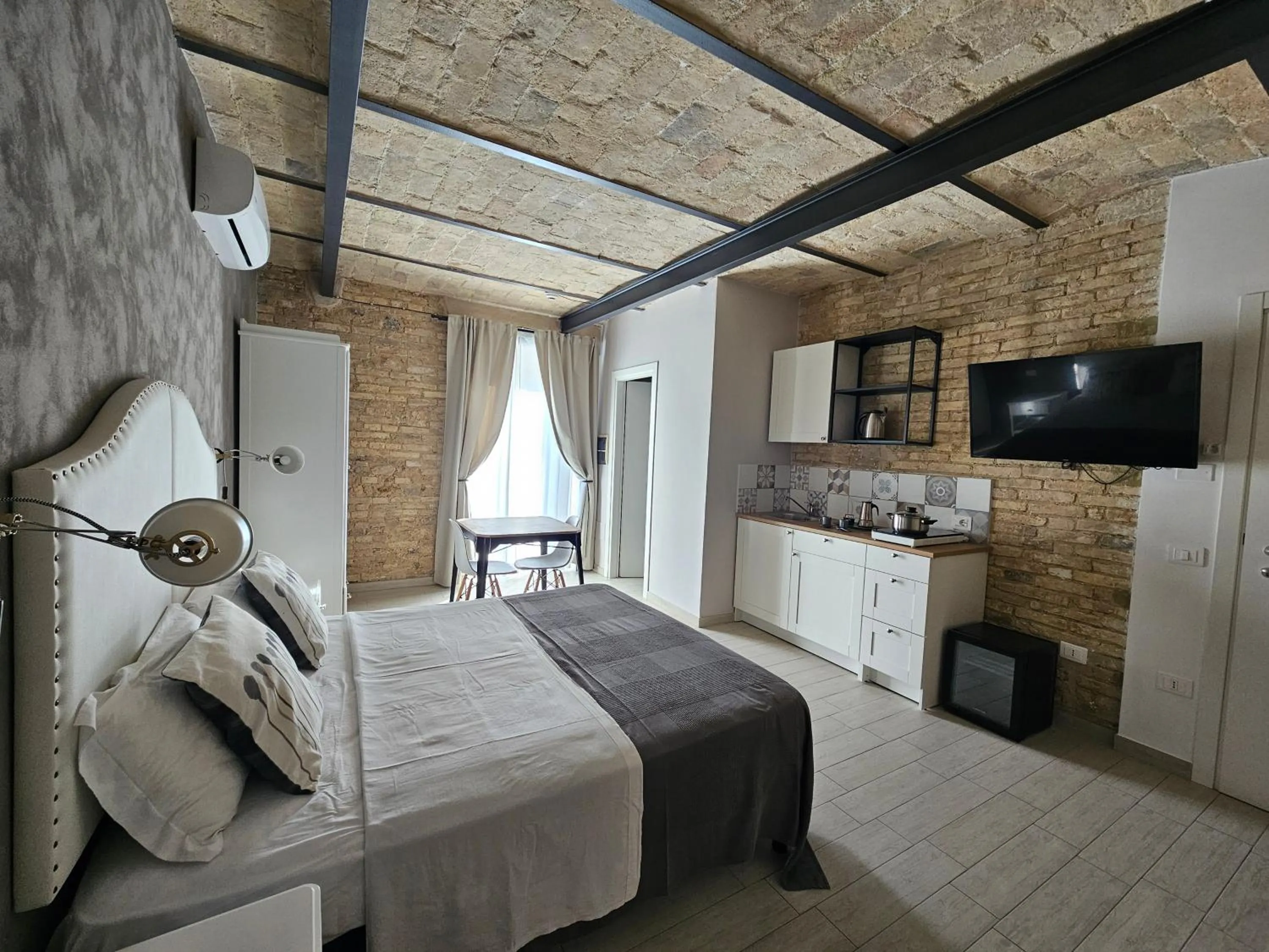 Breakfast, Bed in Al Faro Bianco B&B e Residence con parcheggio