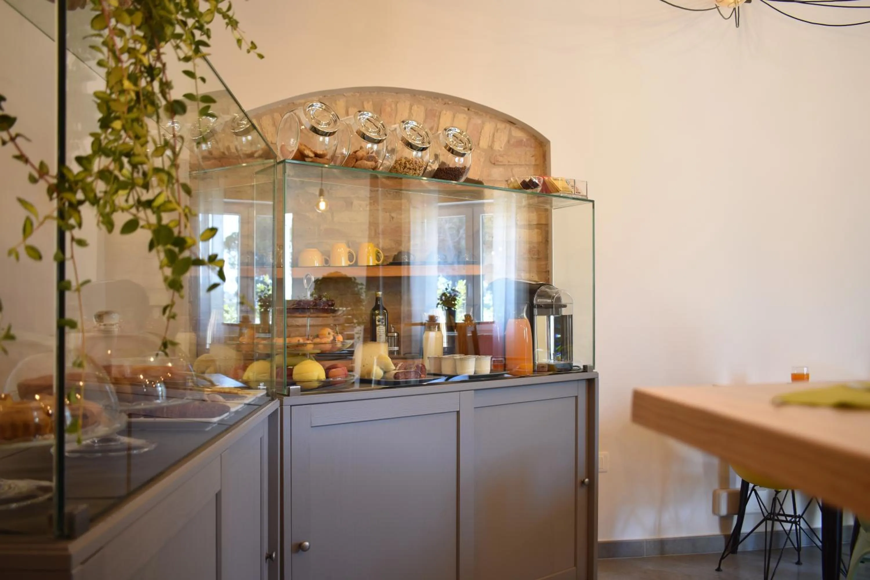 Breakfast in Al Faro Bianco B&B e Residence con parcheggio