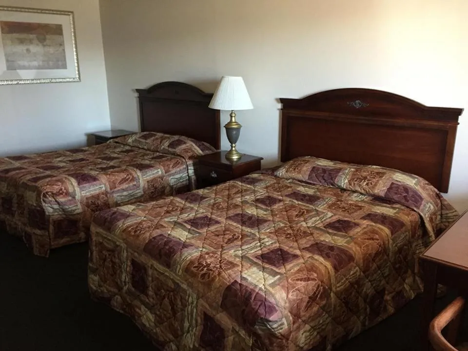 Photo of the whole room, Bed in Summer Wind Budget Motel