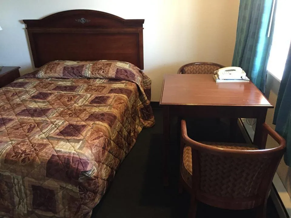 Photo of the whole room, Bed in Summer Wind Budget Motel