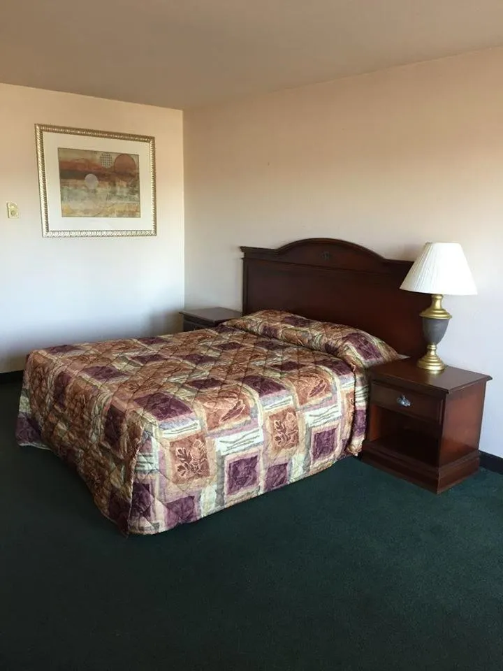 Photo of the whole room, Bed in Summer Wind Budget Motel