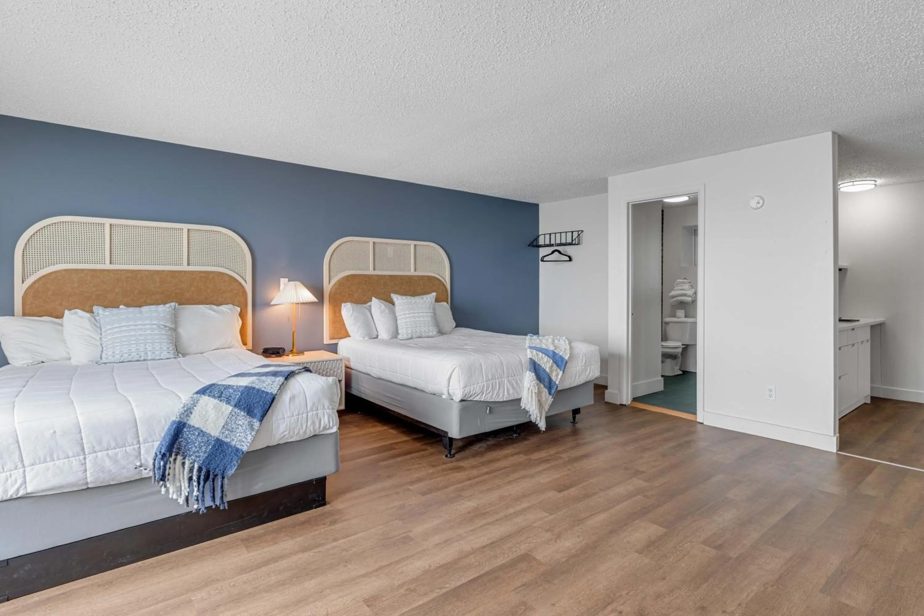 Bed in Seagull Beachfront Inn