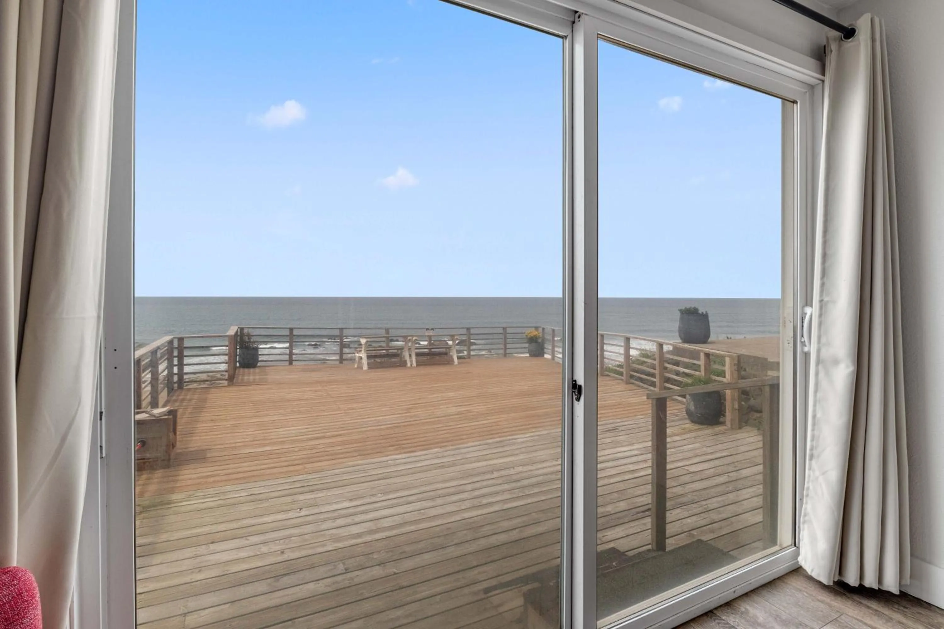 Balcony/Terrace in Seagull Beachfront Inn