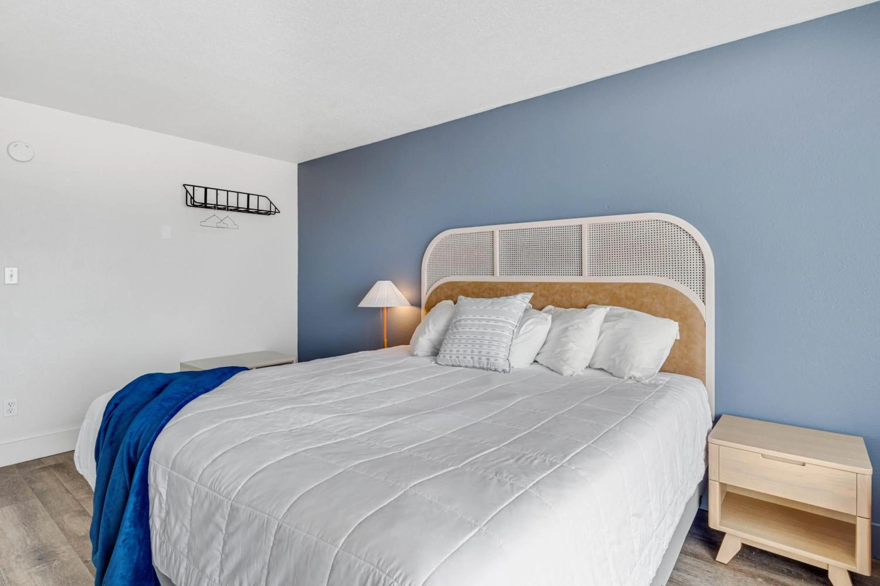 Bed in Seagull Beachfront Inn