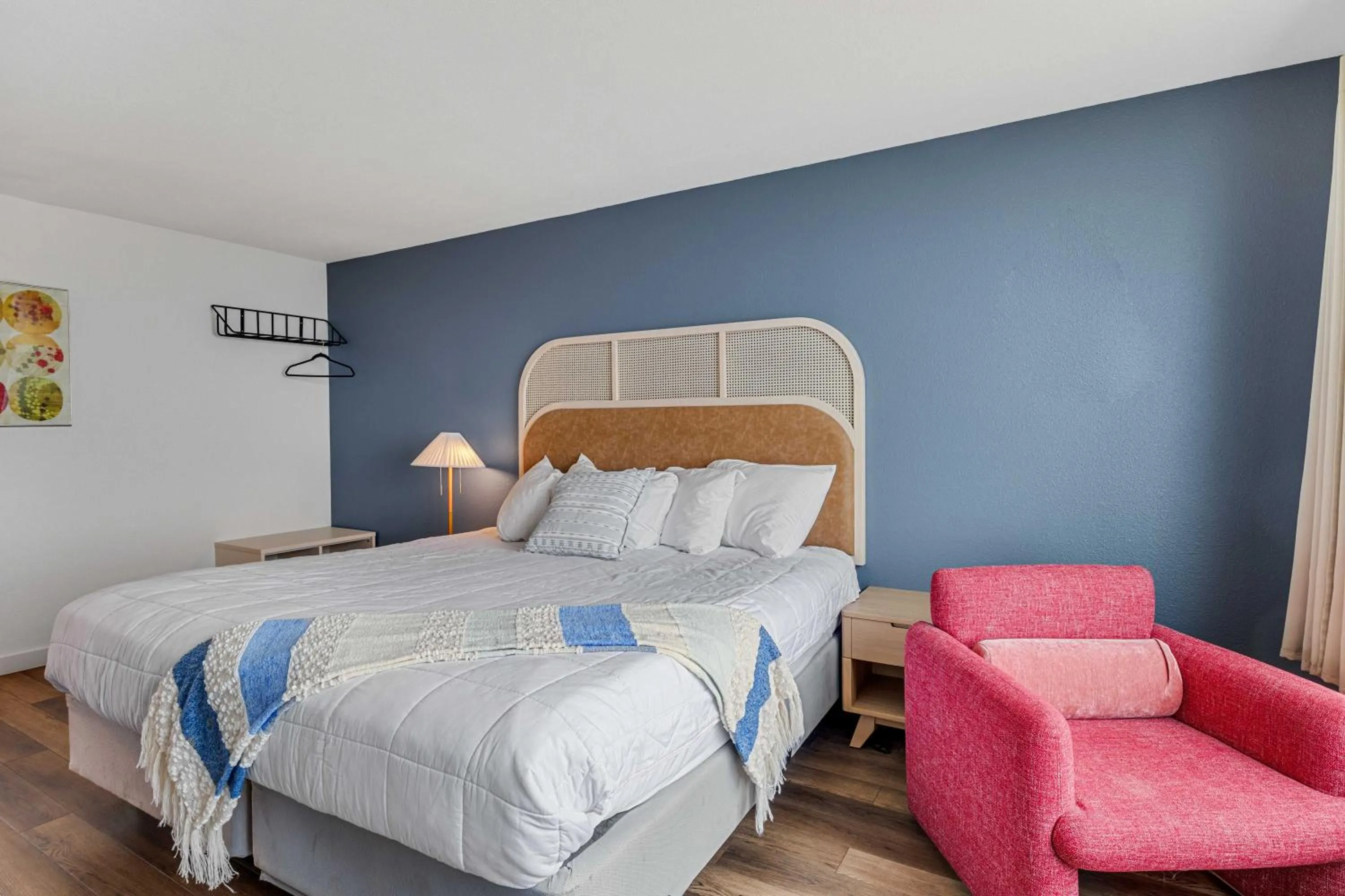 Bed in Seagull Beachfront Inn