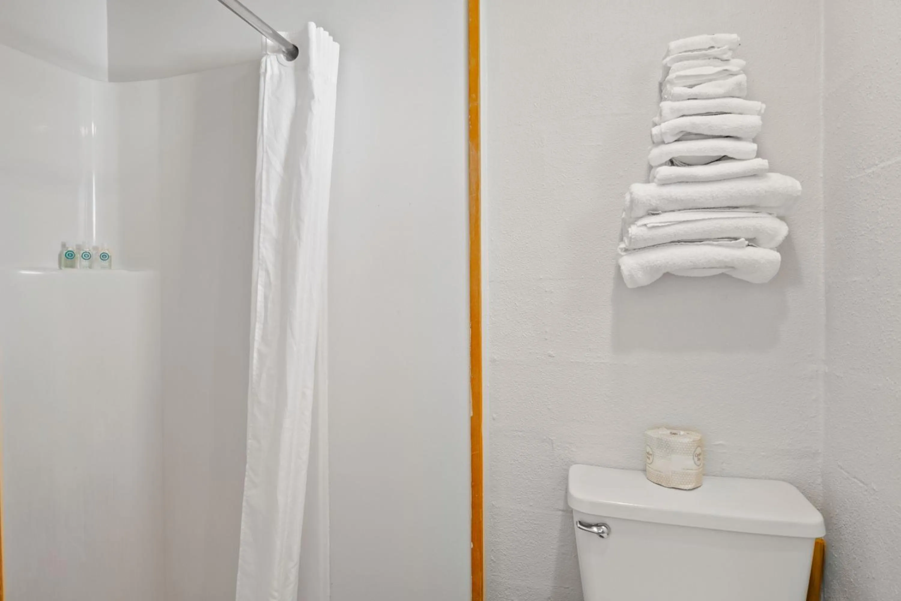 Bathroom in Seagull Beachfront Inn