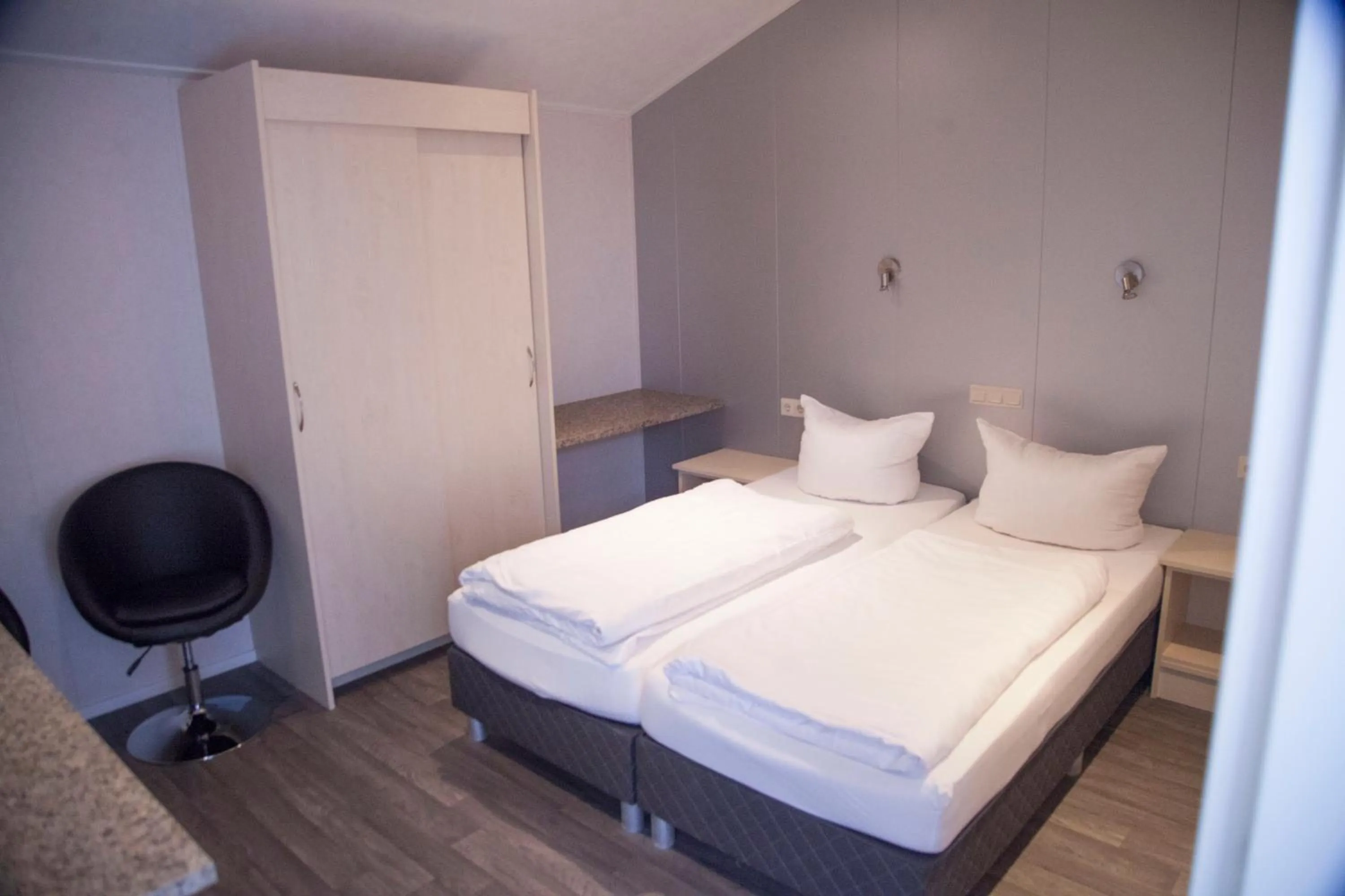 Photo of the whole room, Bed in M13 Hotel