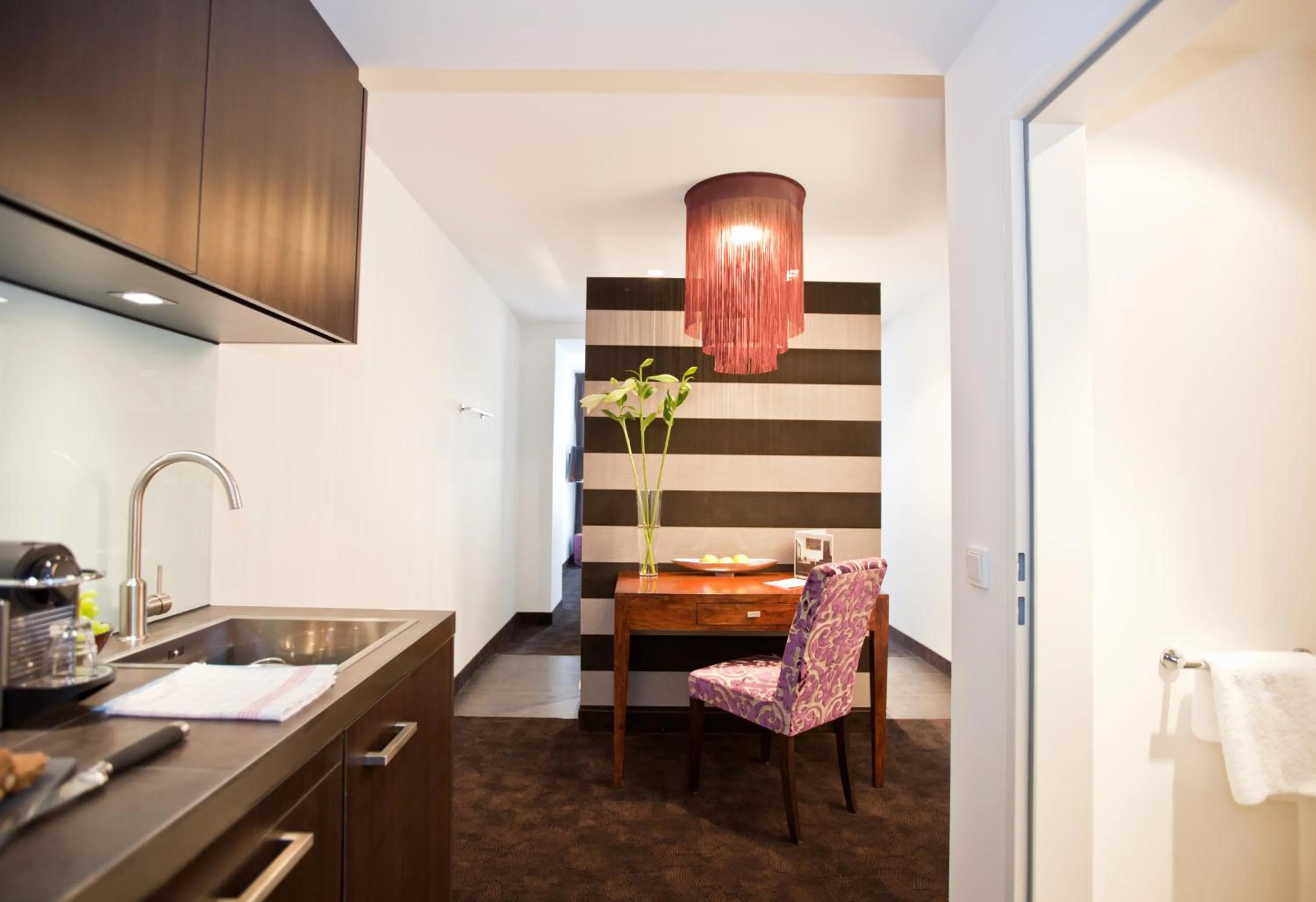 Kitchen or kitchenette in Goodman's Living