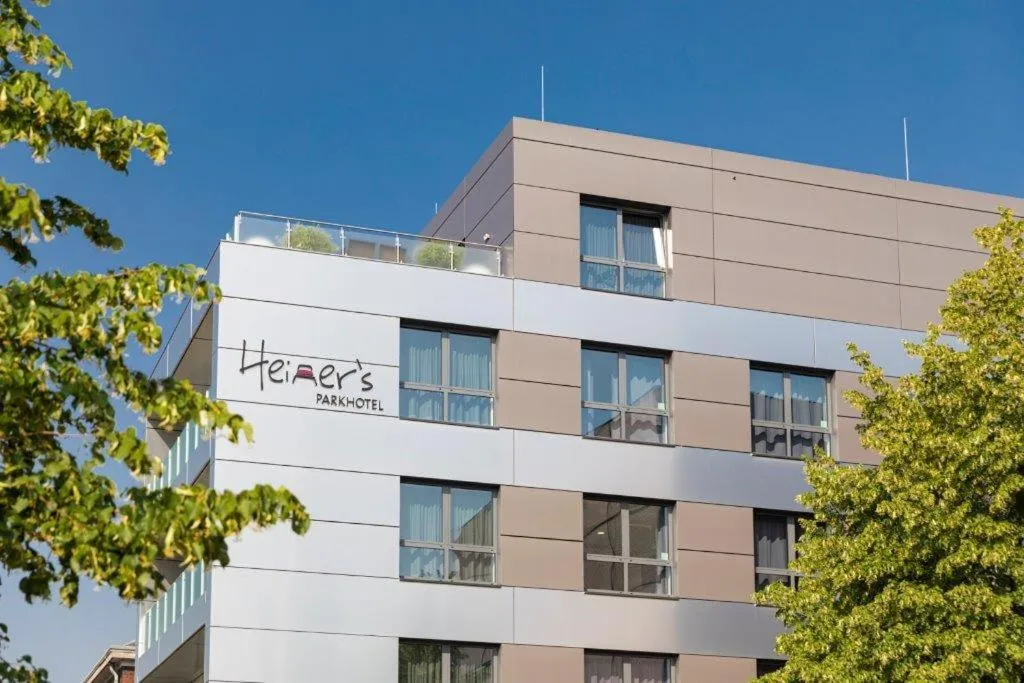 Facade/entrance in Heiner's Parkhotel