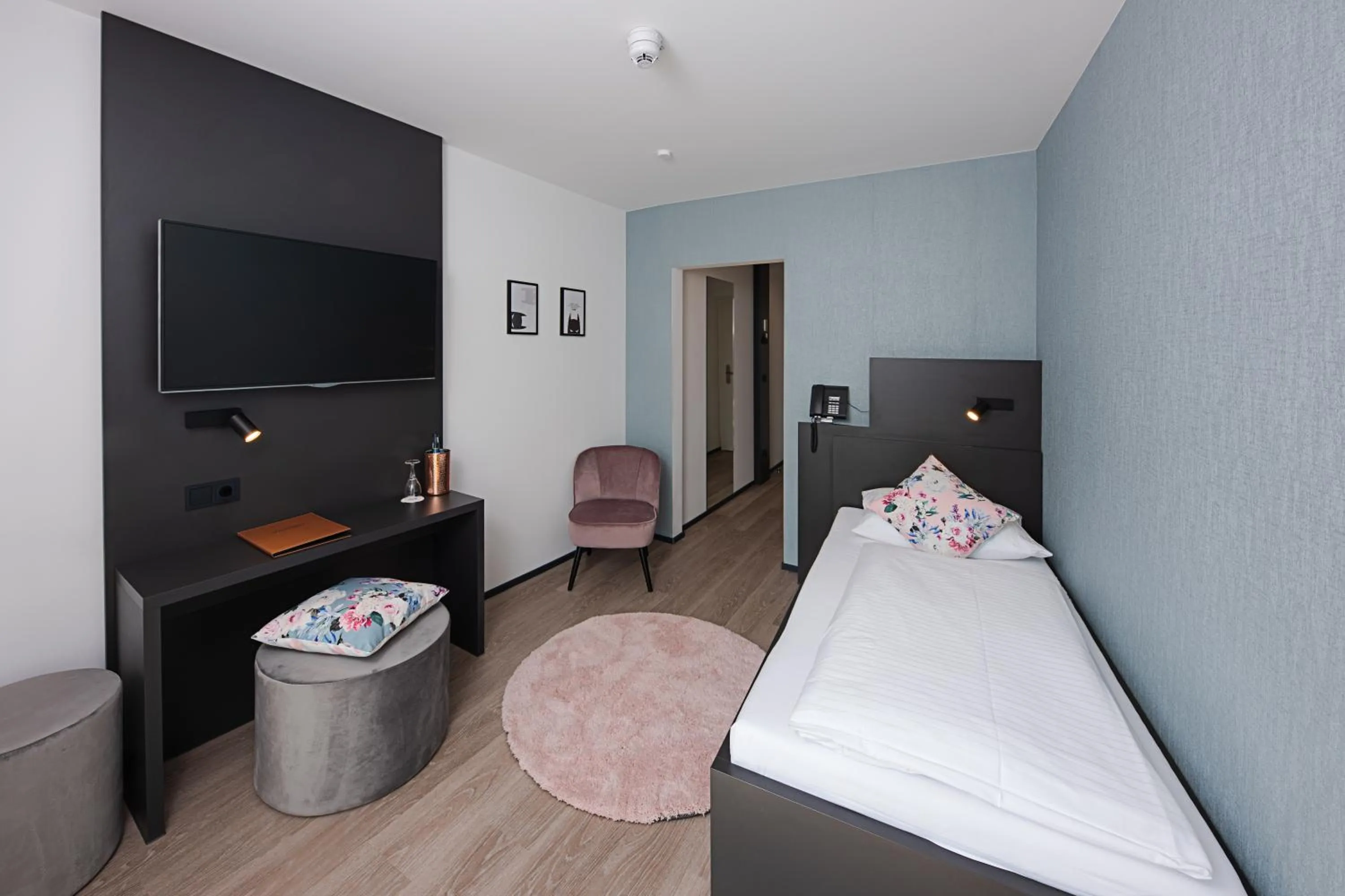 Photo of the whole room, Bed in Schlossberg Hotel Homburg