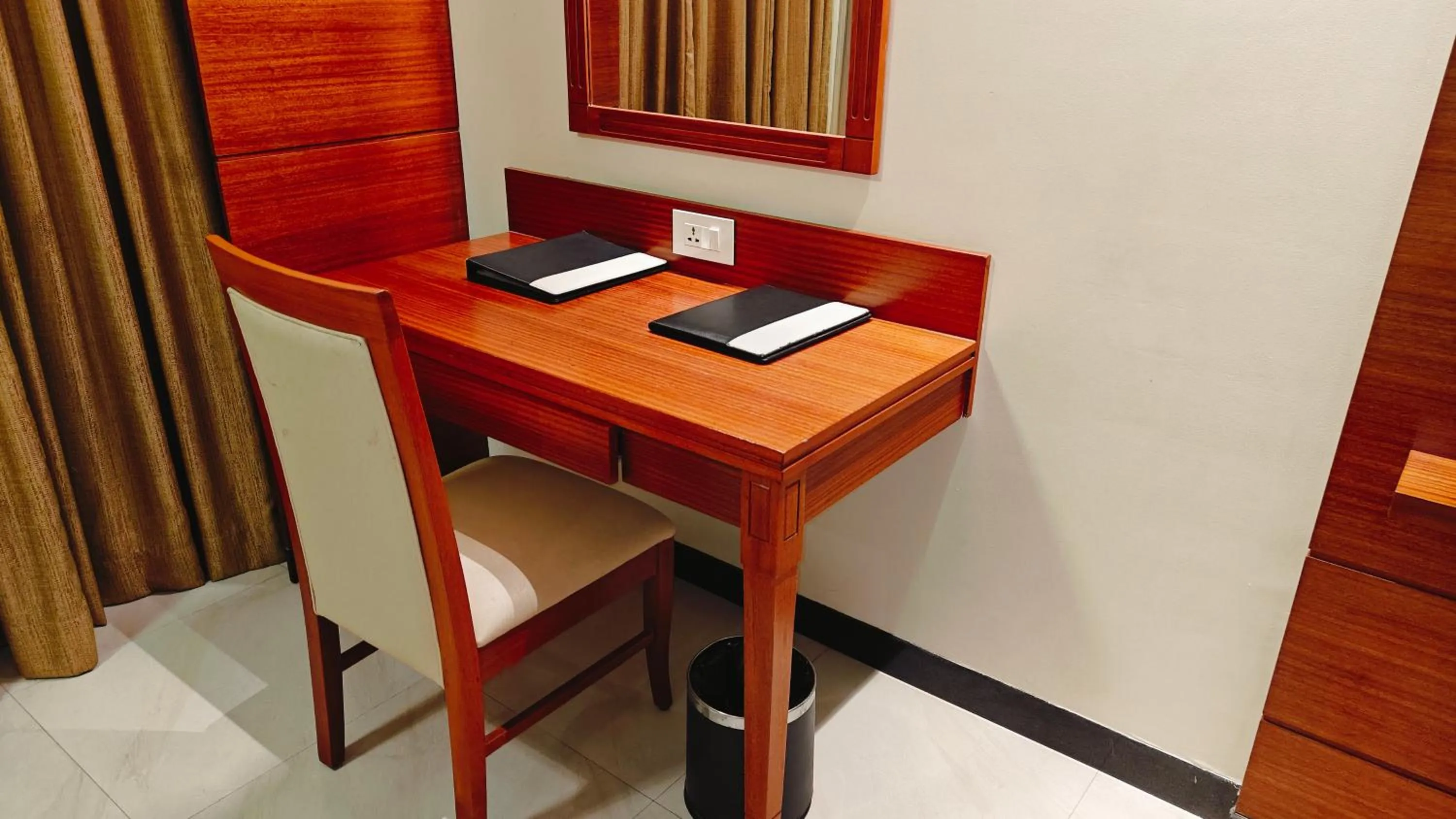 Seating area in MM Legacy - A Bergamont Hotel, Kanchipuram