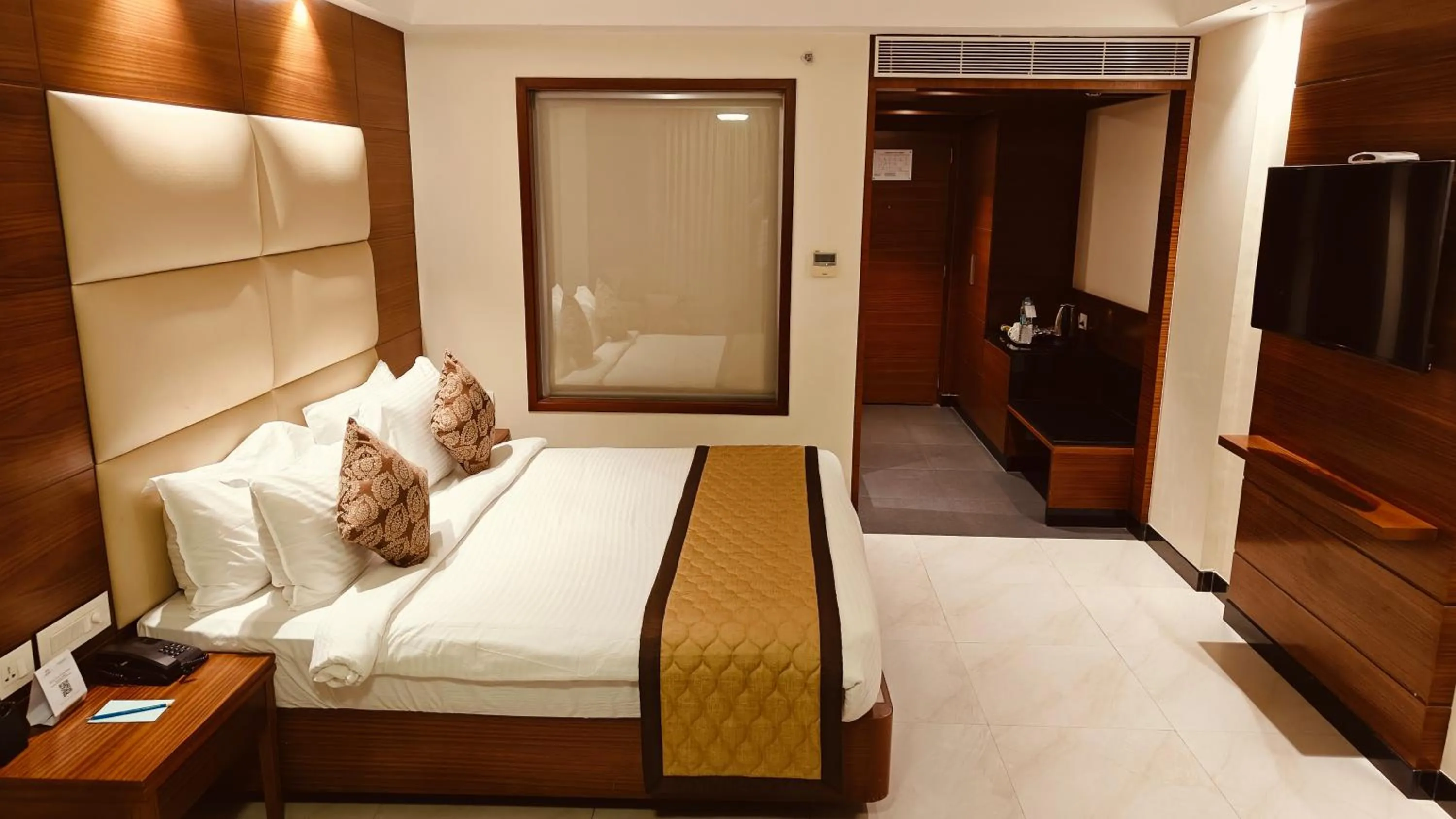 Bed in MM Legacy - A Bergamont Hotel, Kanchipuram