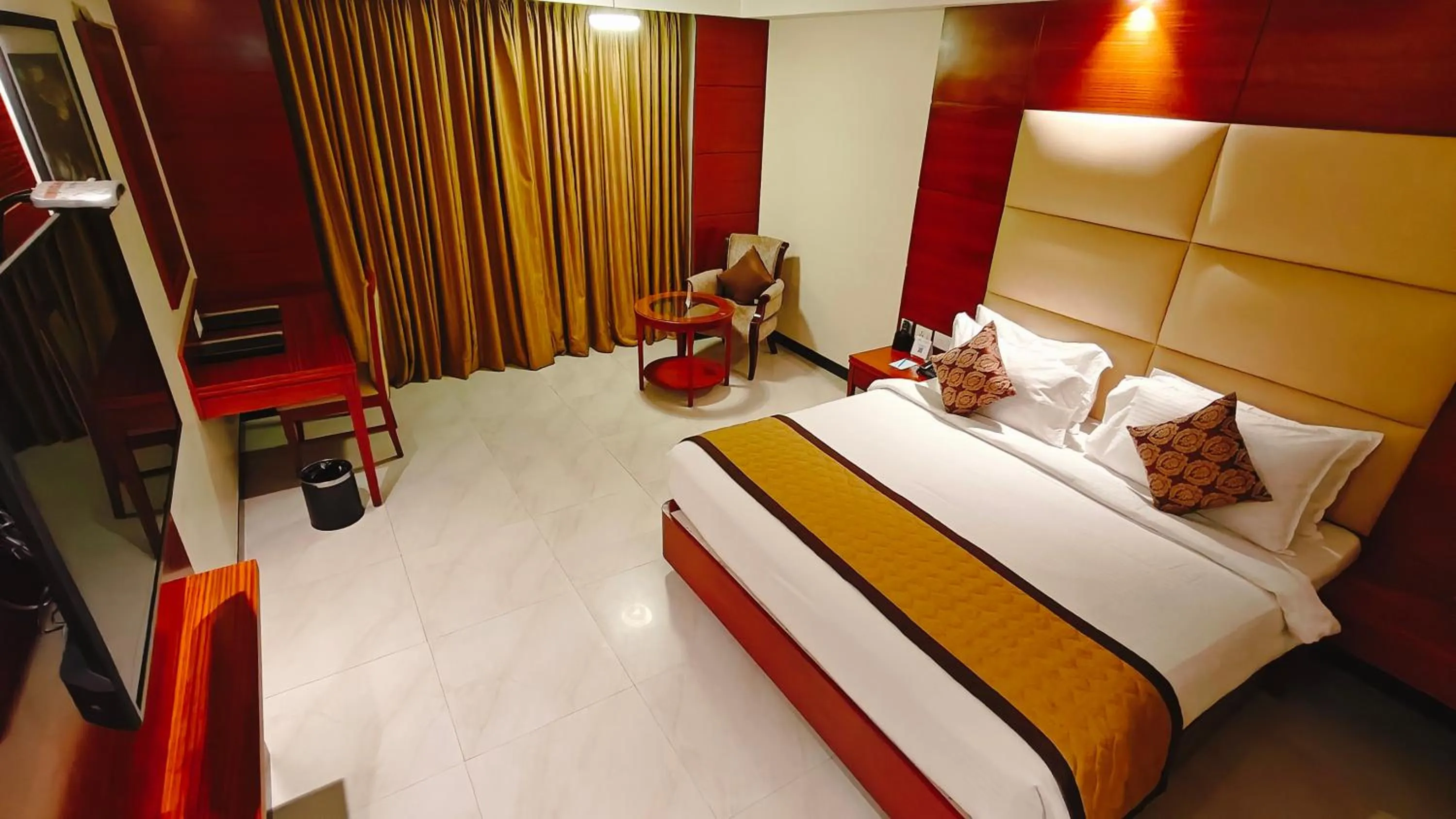 Bed in MM Legacy - A Bergamont Hotel, Kanchipuram