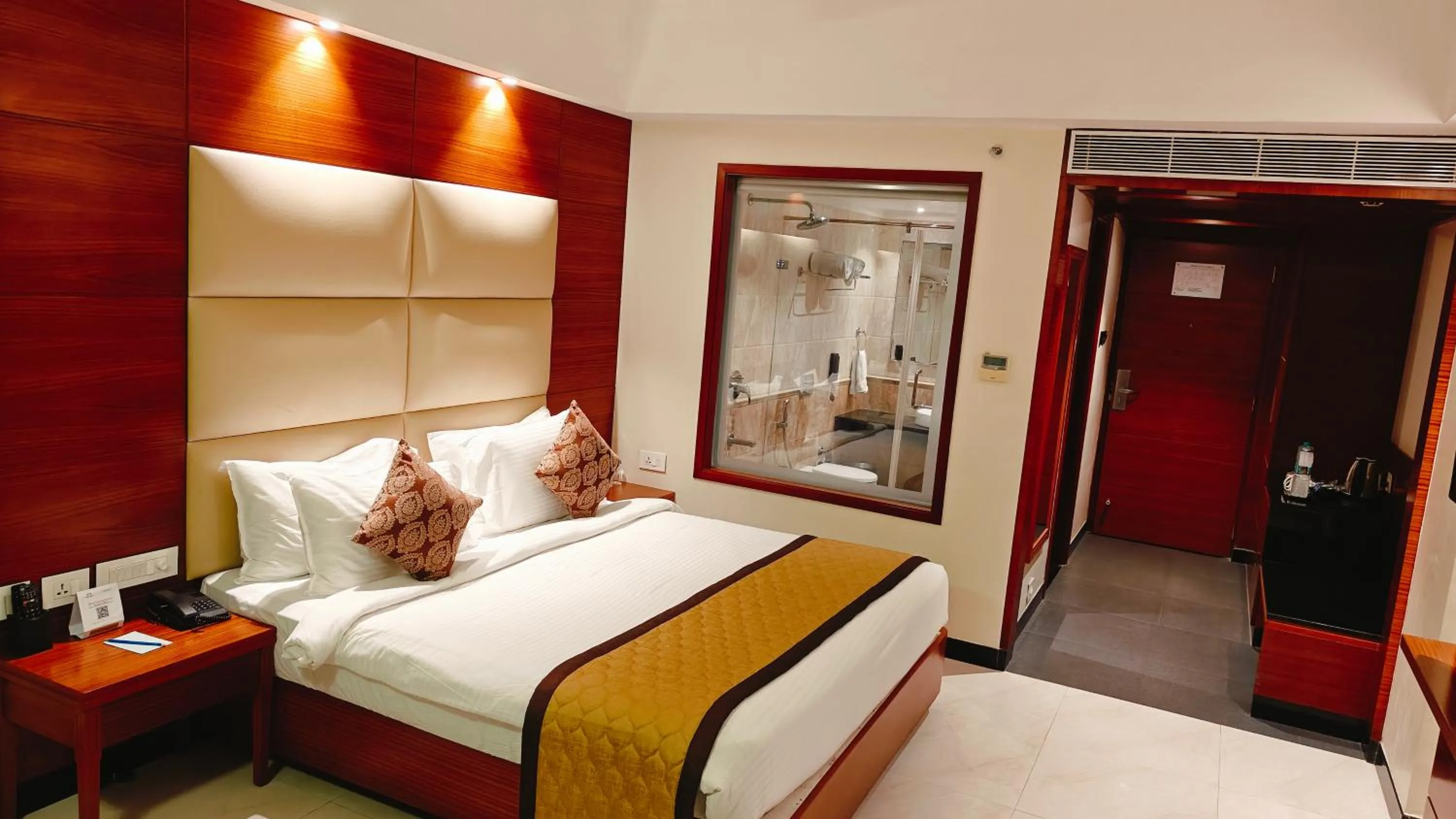Bed in MM Legacy - A Bergamont Hotel, Kanchipuram