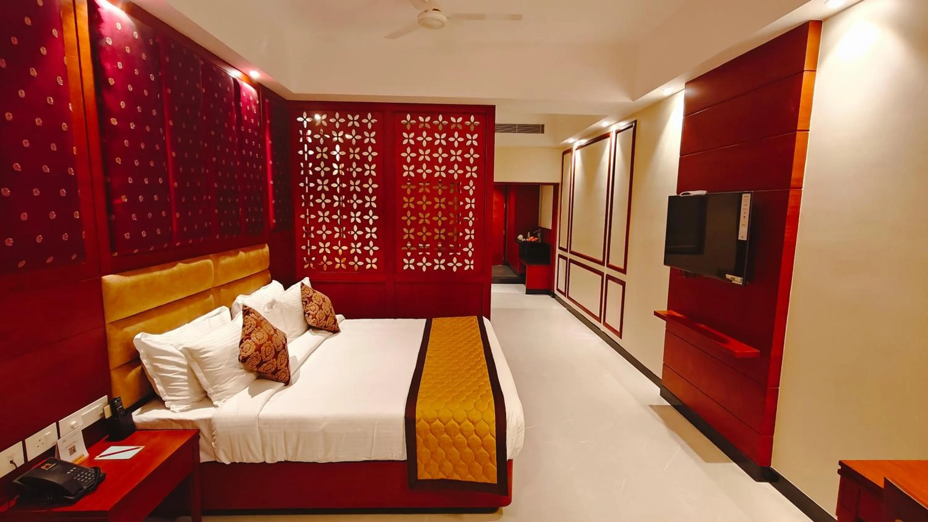 Bed in MM Legacy - A Bergamont Hotel, Kanchipuram