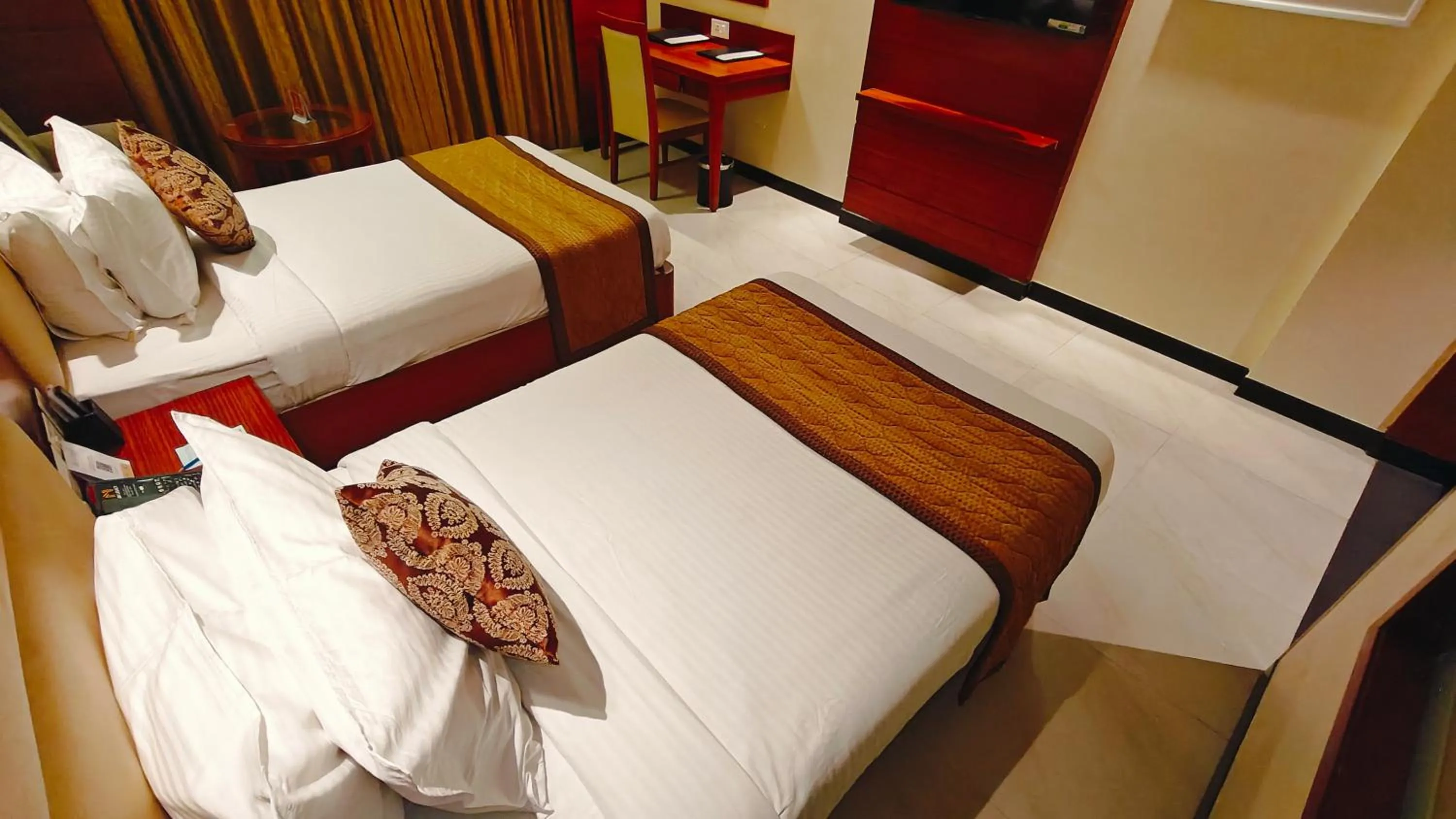 Bed in MM Legacy - A Bergamont Hotel, Kanchipuram