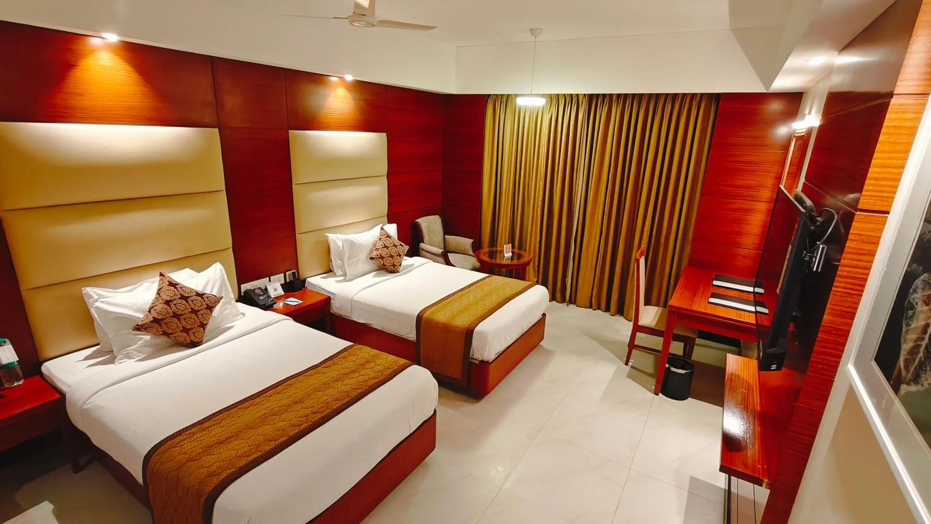Bed in MM Legacy - A Bergamont Hotel, Kanchipuram