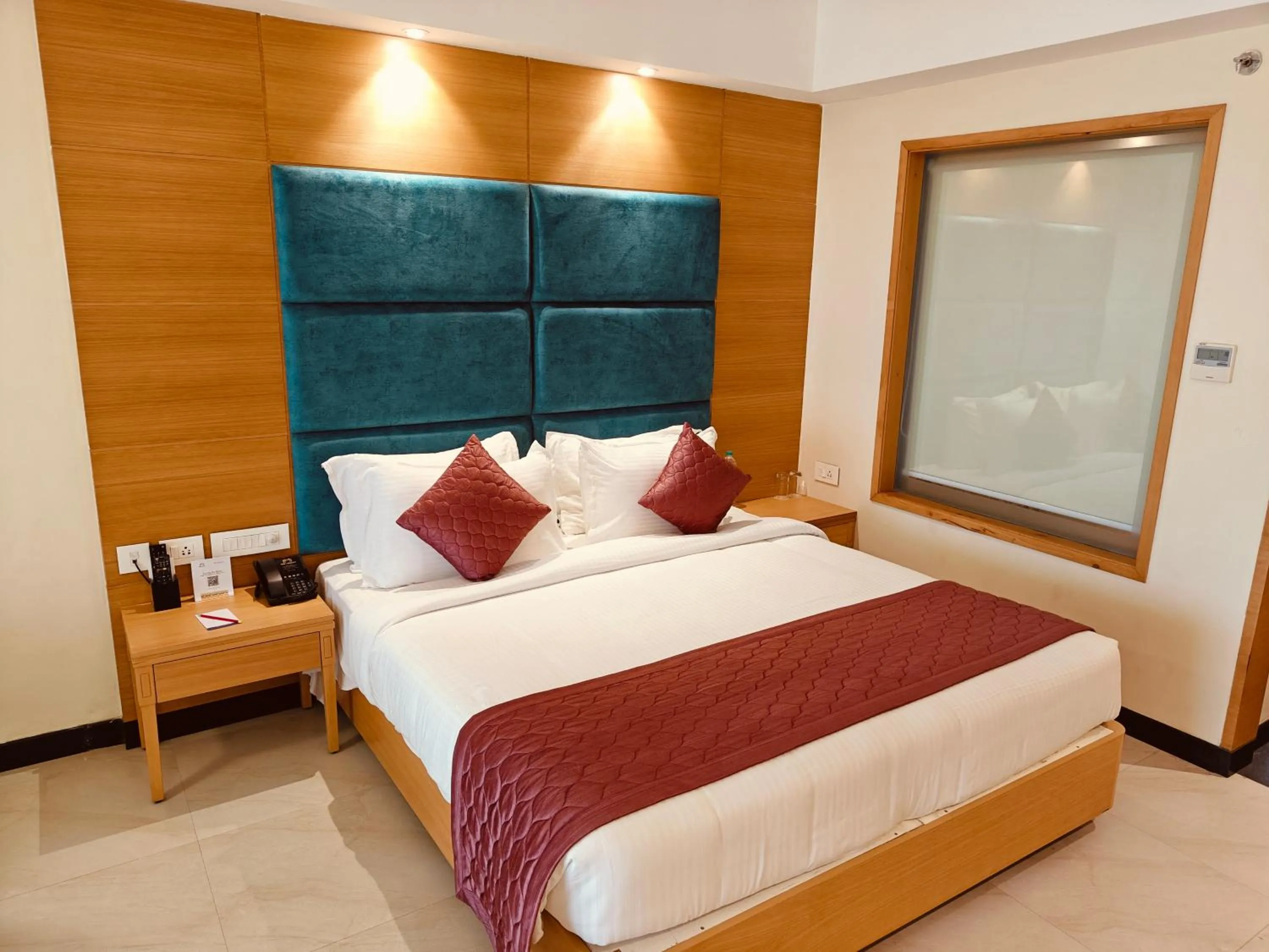 Bed in MM Legacy - A Bergamont Hotel, Kanchipuram