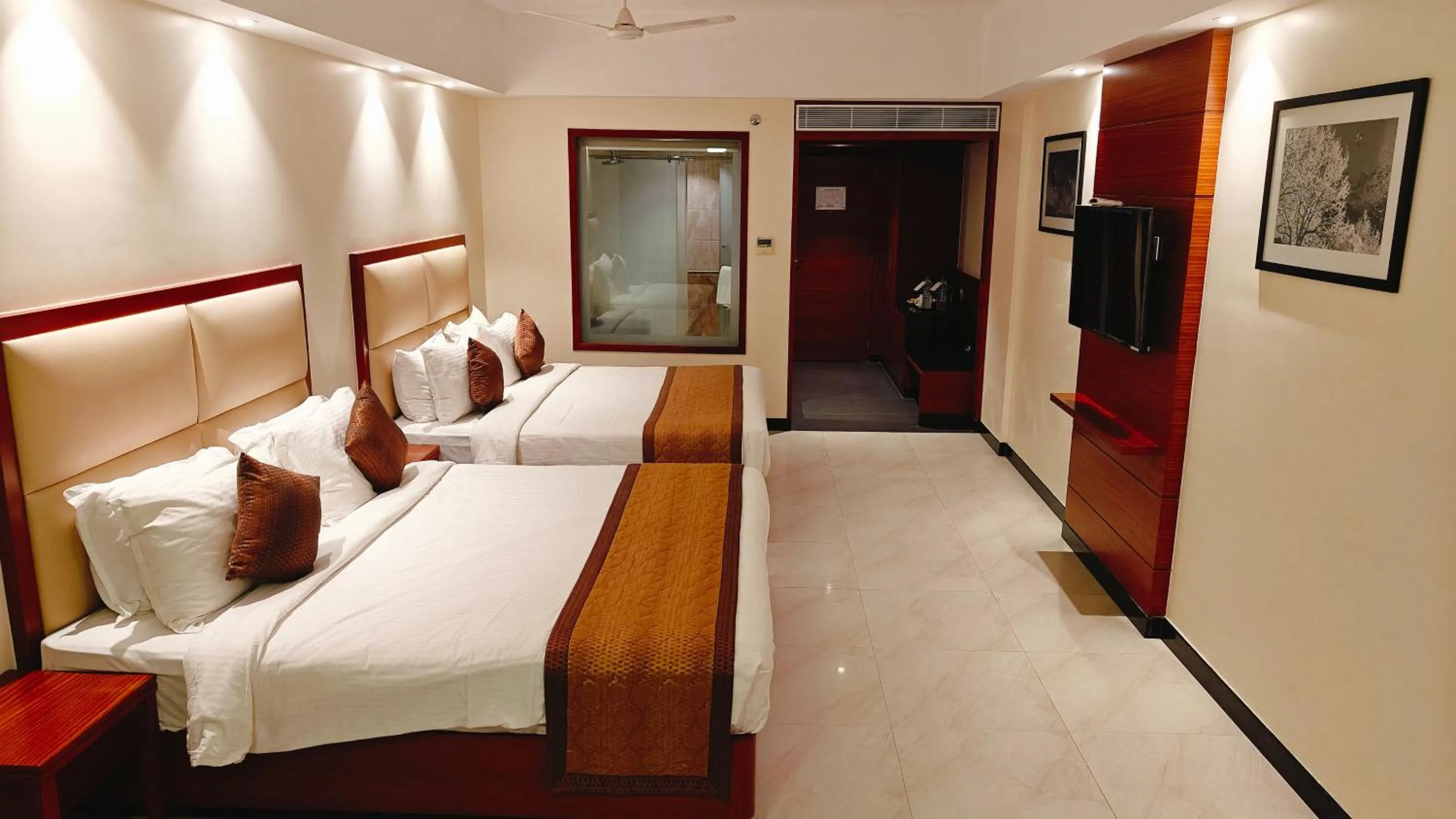 Bed in MM Legacy - A Bergamont Hotel, Kanchipuram