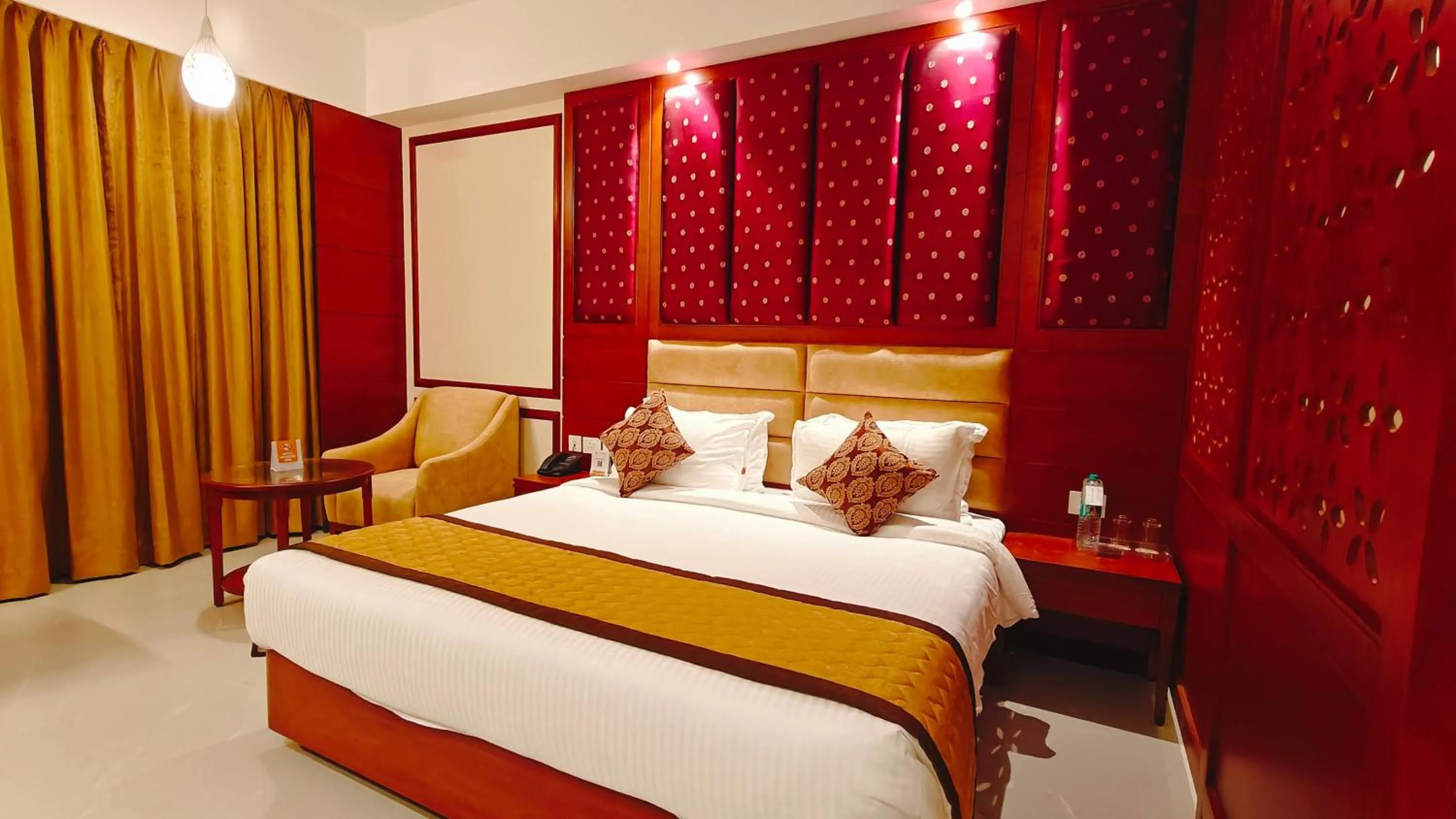 Bed in MM Legacy - A Bergamont Hotel, Kanchipuram