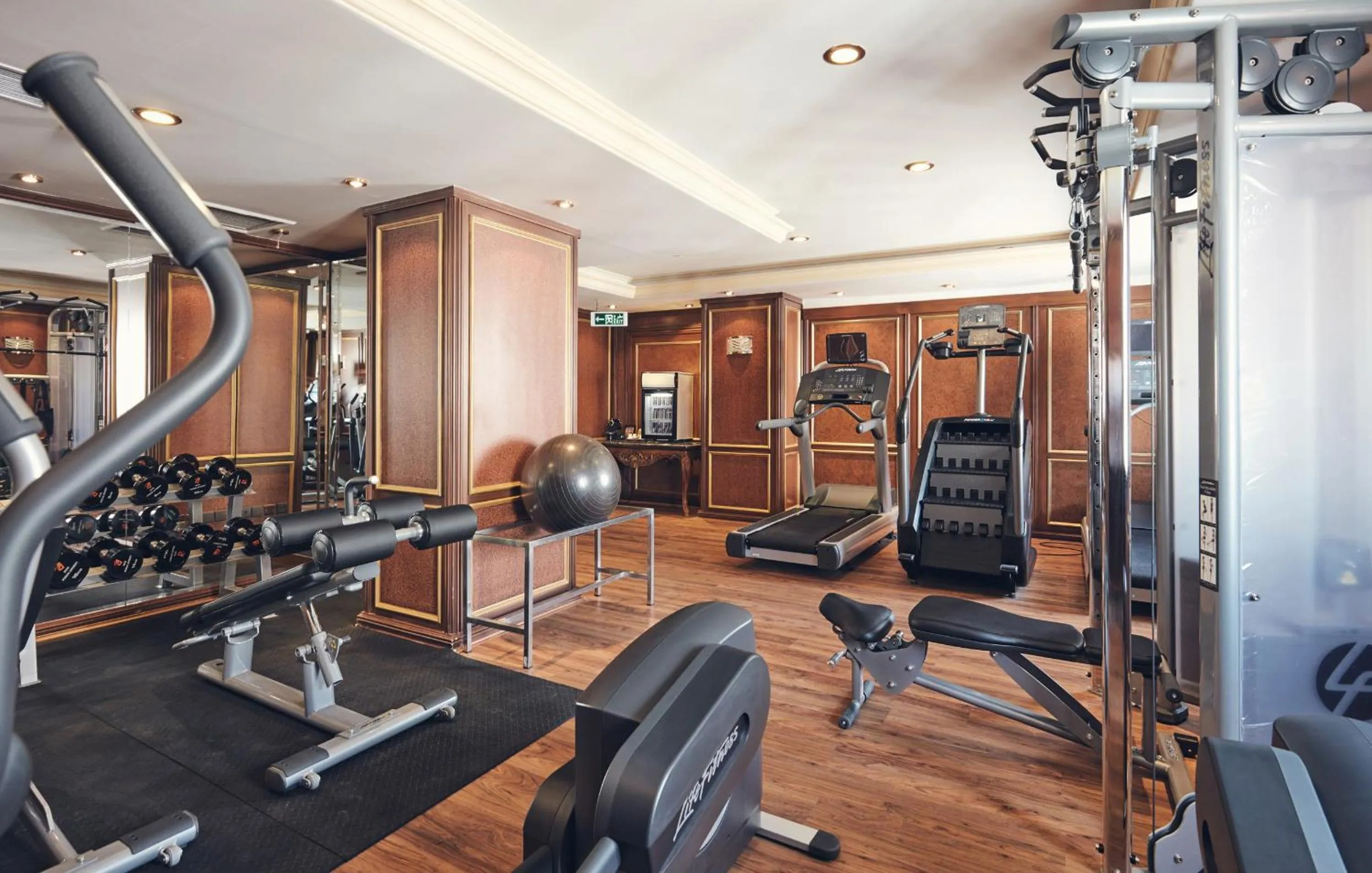 Fitness centre/facilities in Dallah Taibah Hotel
