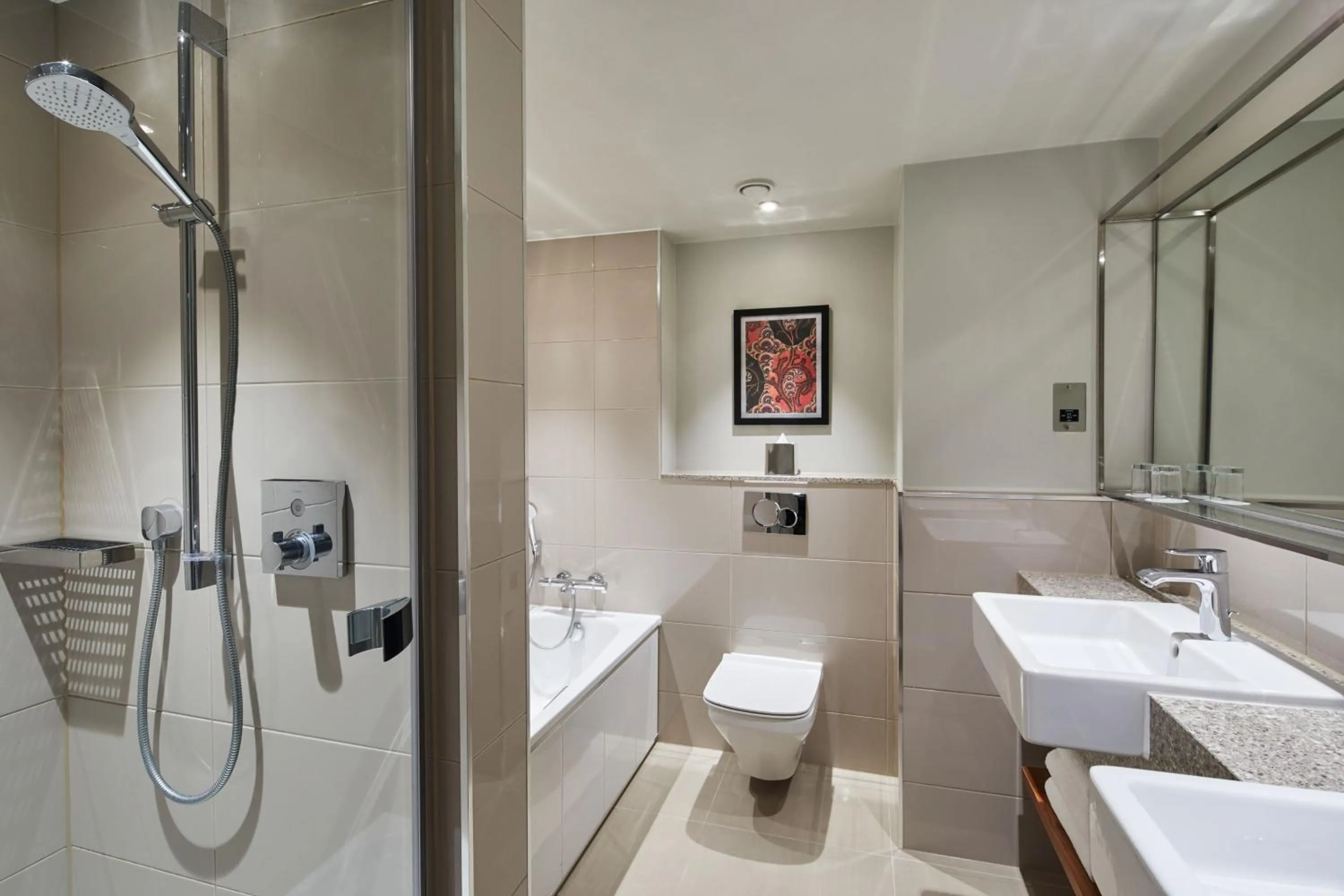 Bathroom in London Marriott Hotel Kensington