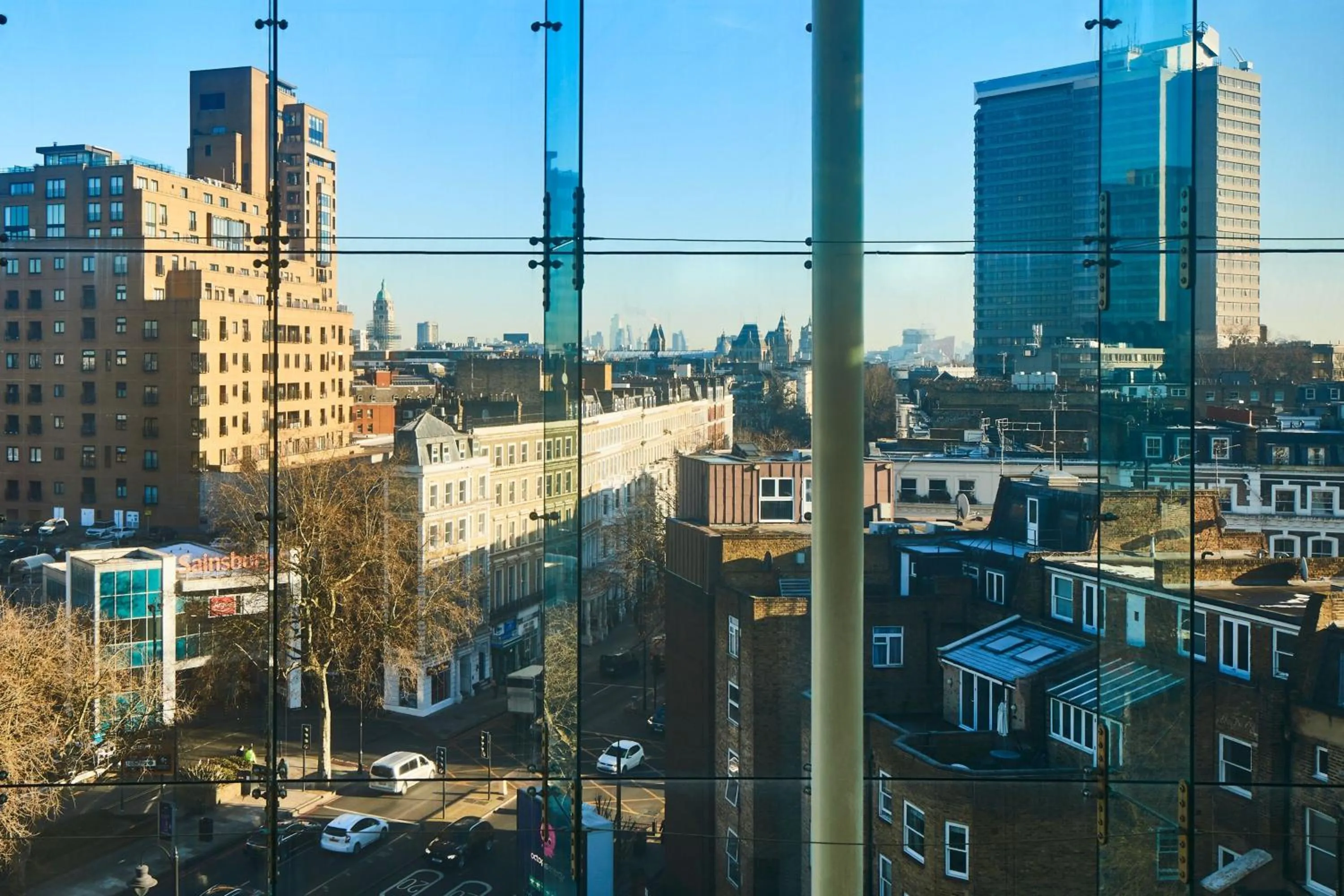 Photo of the whole room in London Marriott Hotel Kensington
