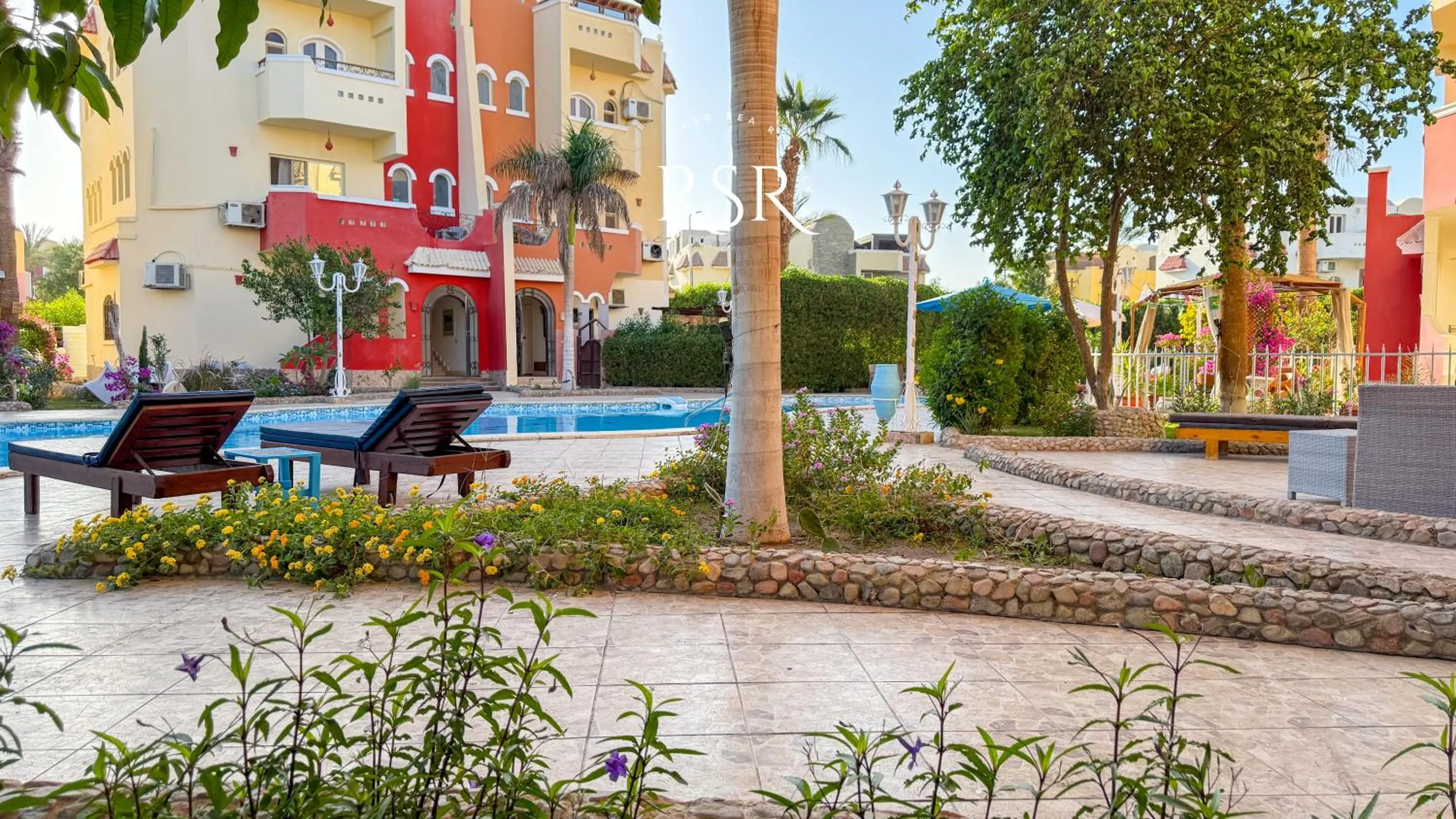 Swimming pool in Green Garden Resort