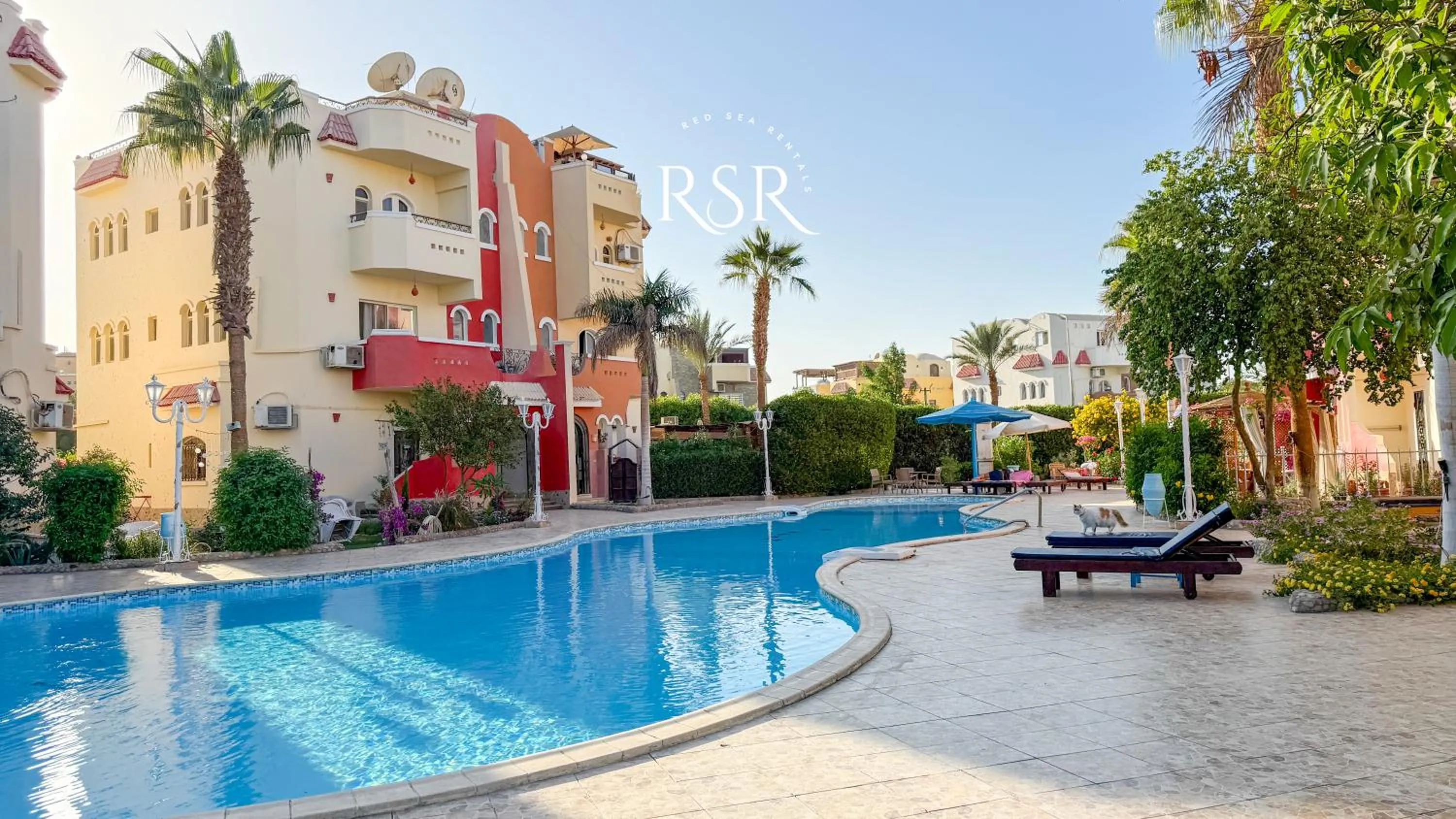 Swimming pool in Green Garden Resort