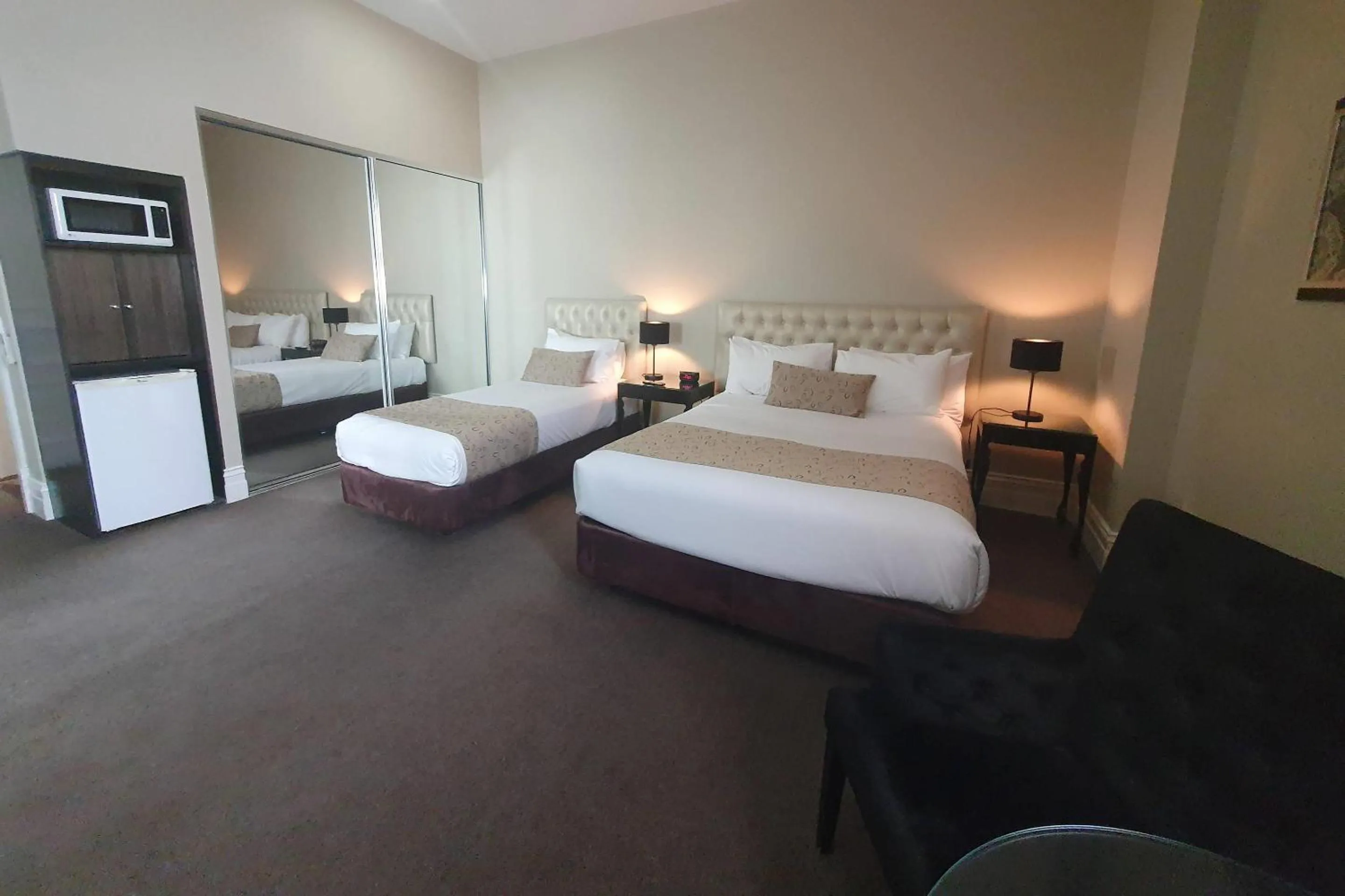 Bedroom, Bed in Quality Inn The George Hotel Ballarat