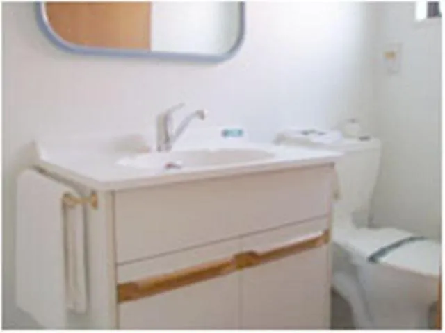 Bathroom in 88 Wallace Court Motel - Free Parking