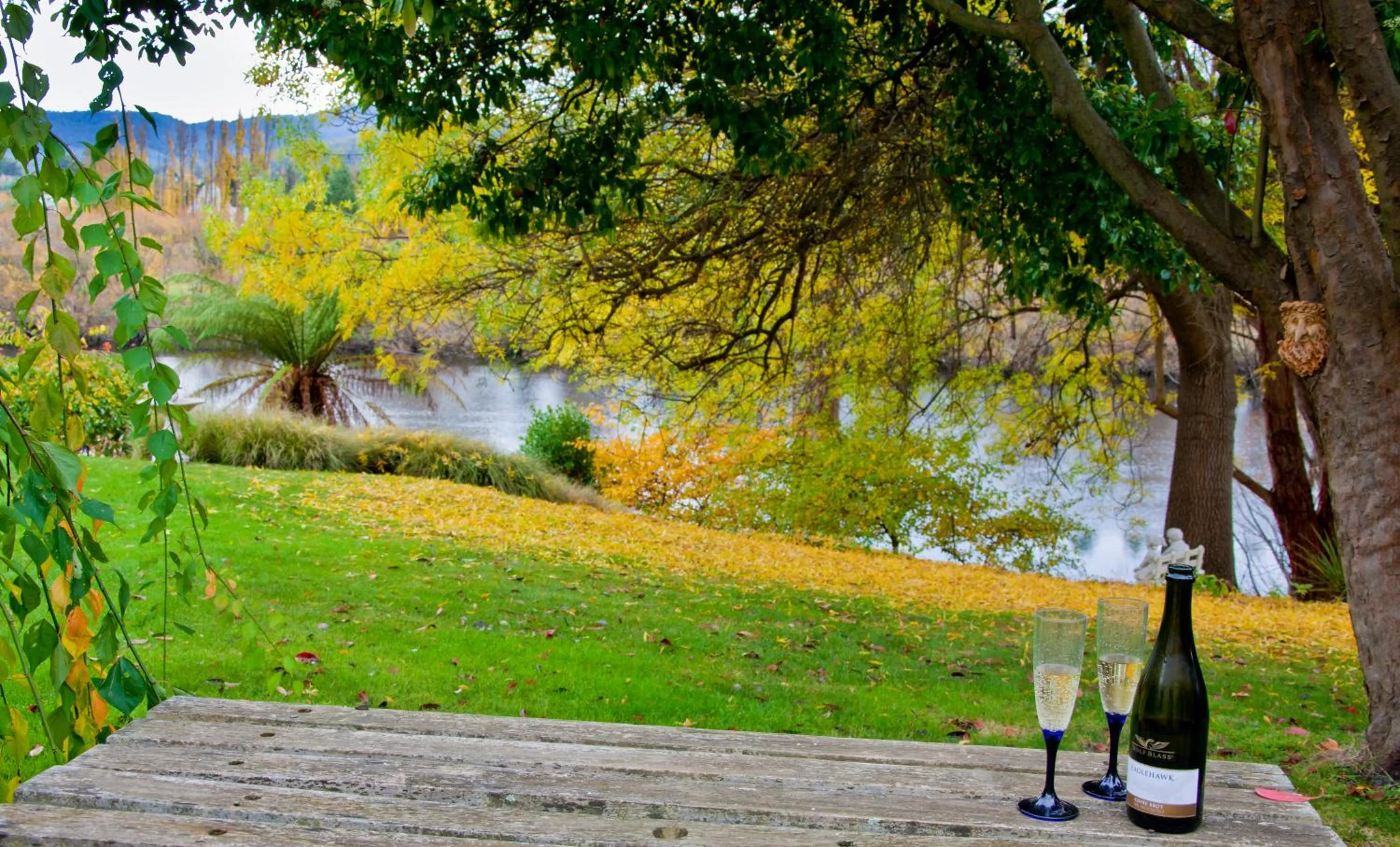 The Shingles Riverside Cottages