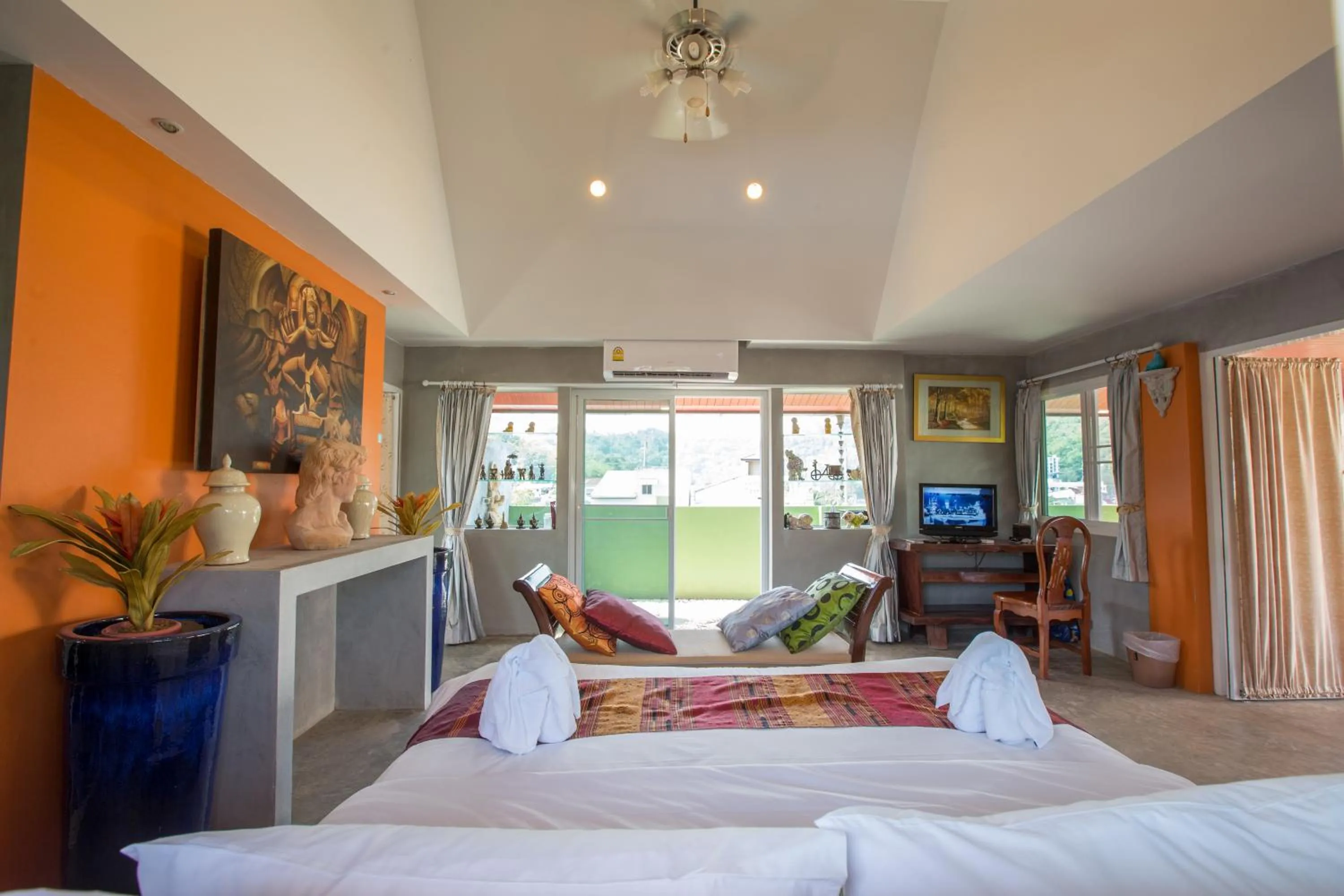 Patio, Bed in Baan Kamala Fantasea Hotel