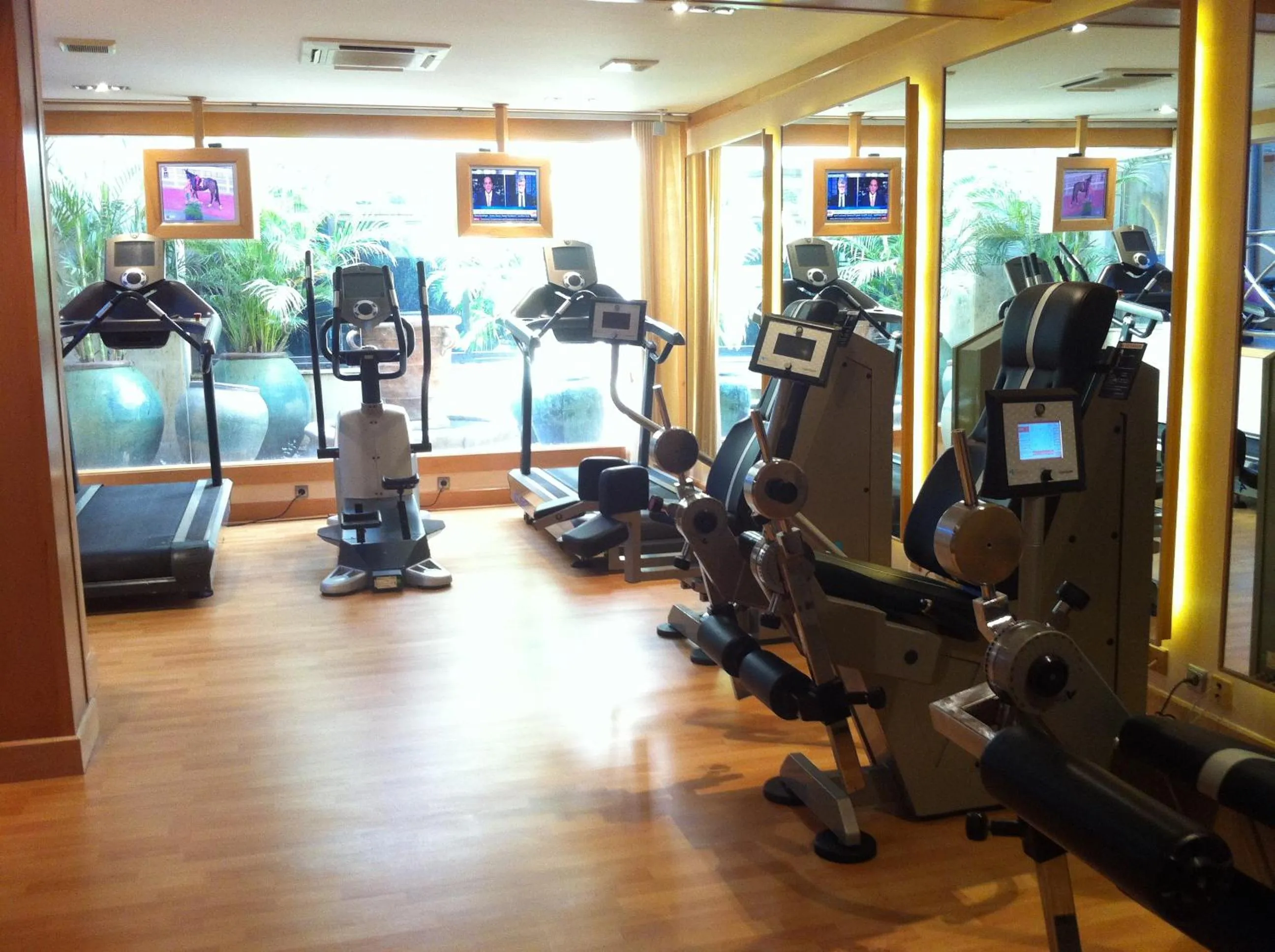 Spa and wellness centre/facilities, Fitness Center/Facilities in Issham Hotel