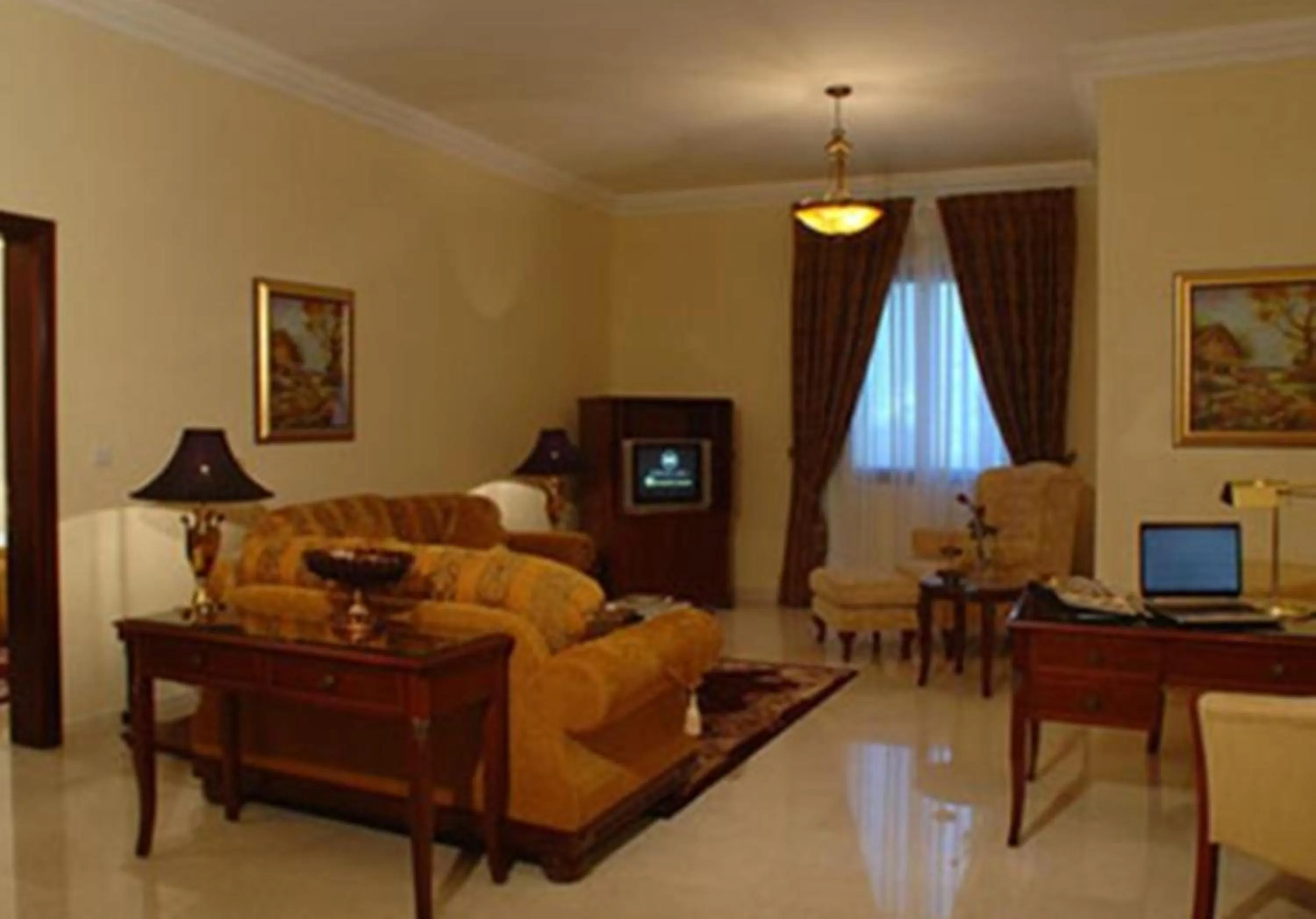 Living room, Bed in Issham Hotel