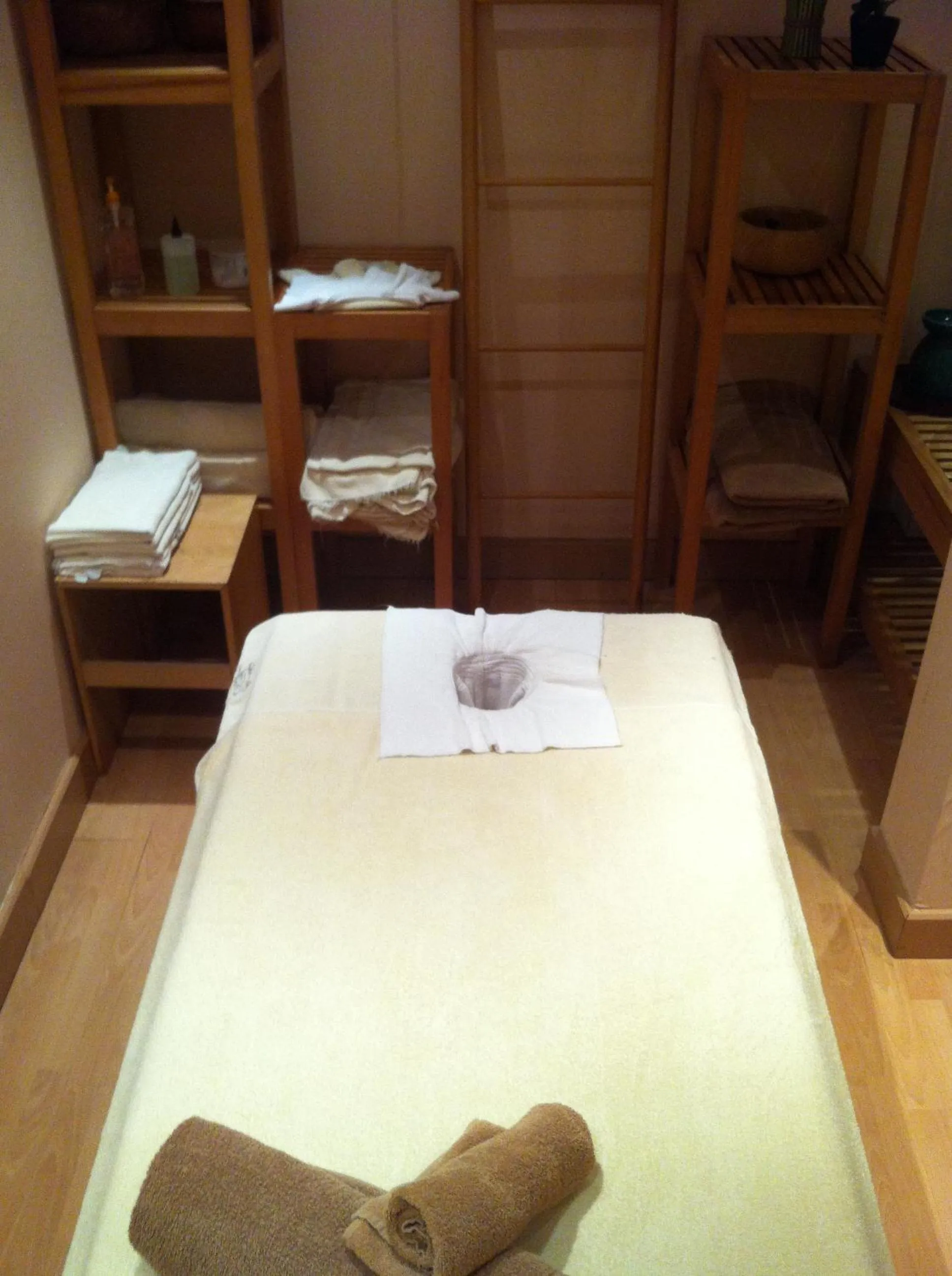 Massage, Bed in Issham Hotel